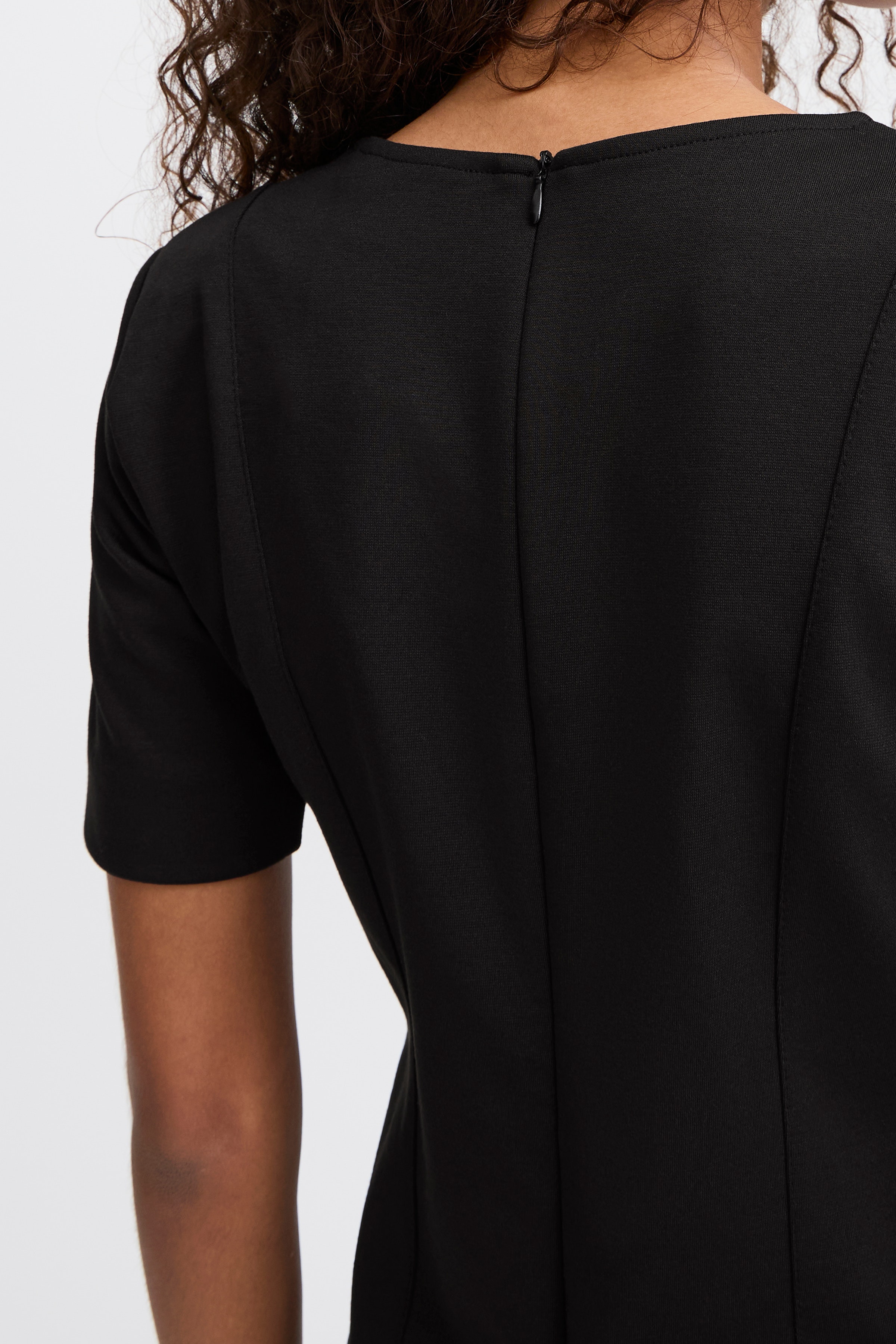 IHKALA Kleid LOOKBOOK DETAIL 20122811-194008