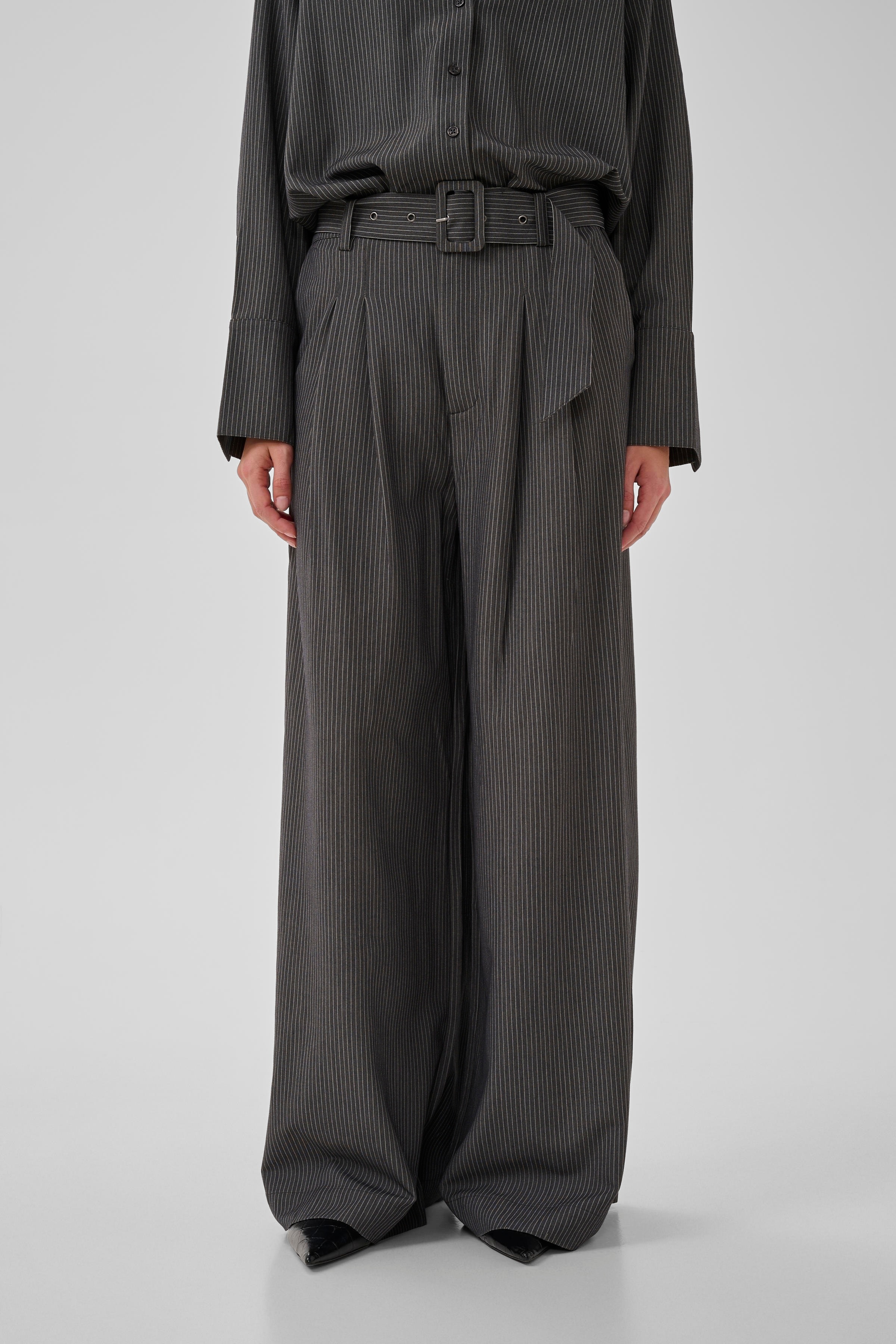 23 THE PINSTRIPED HIGH PANT LOOKBOOK FRONT 10705632-109599