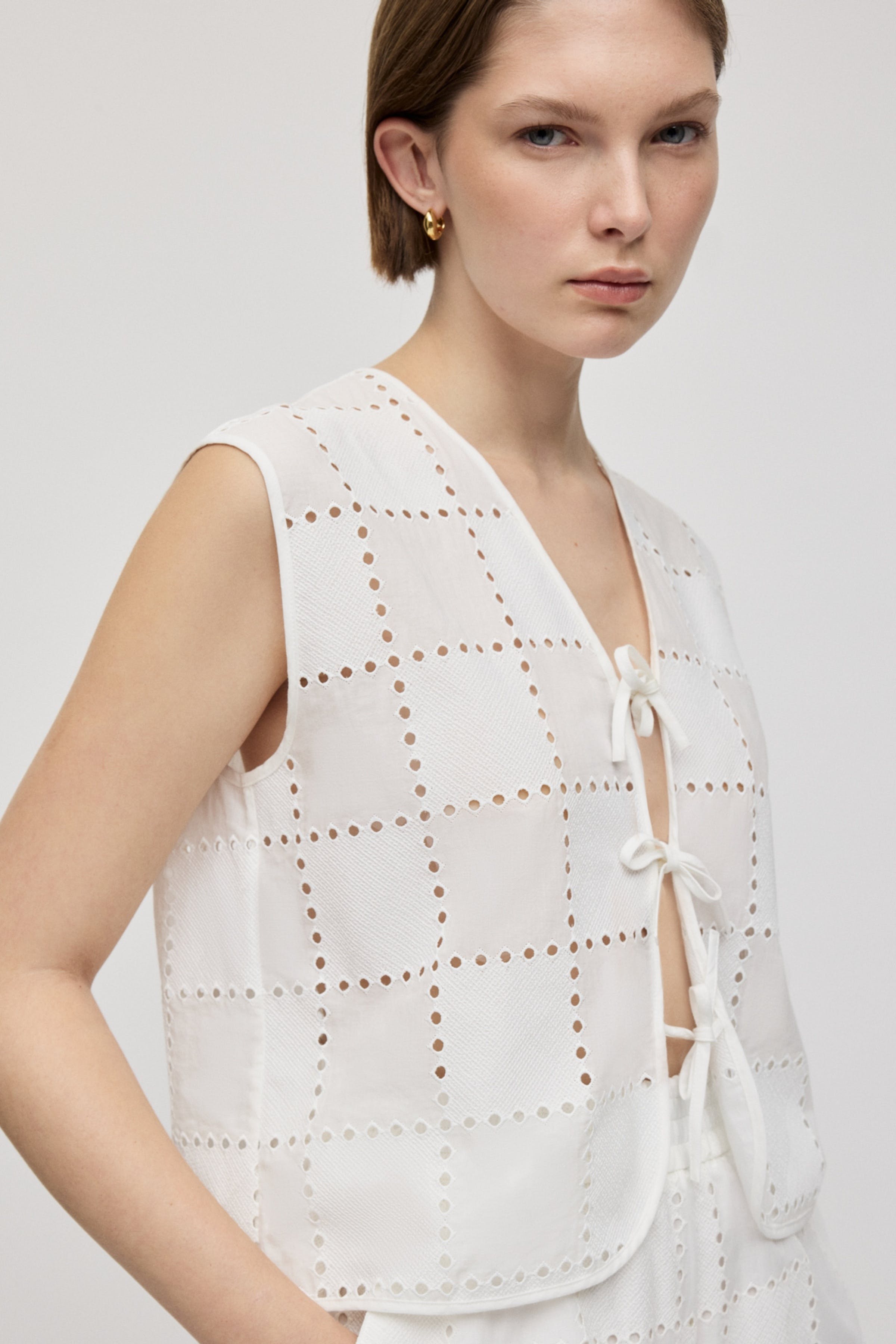 TALA Waistcoat LOOKBOOK FRONT 30600484-WH010