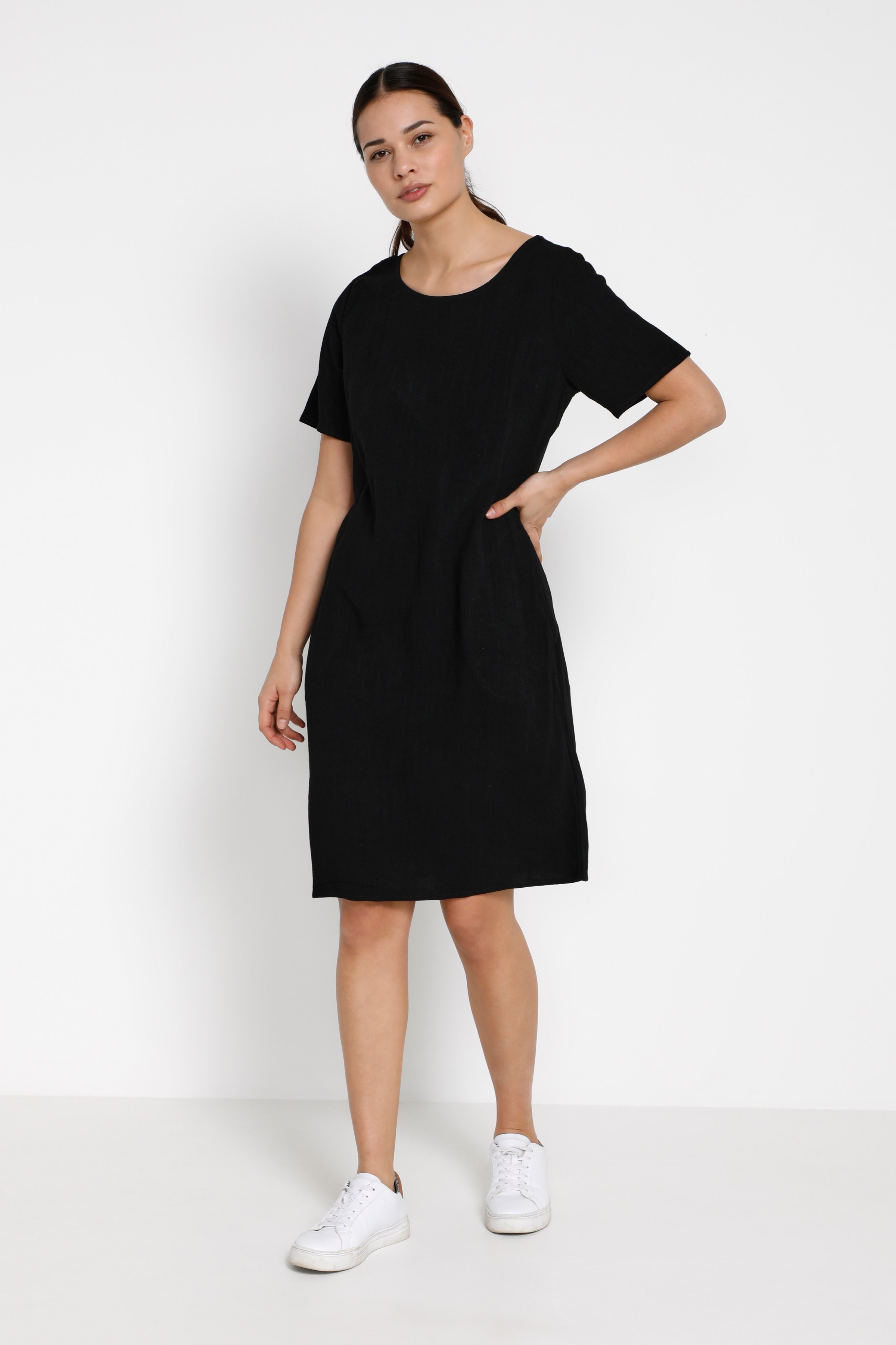 KAliny Kleid aus Leinen LOOKBOOK FRONT 10505731-100121