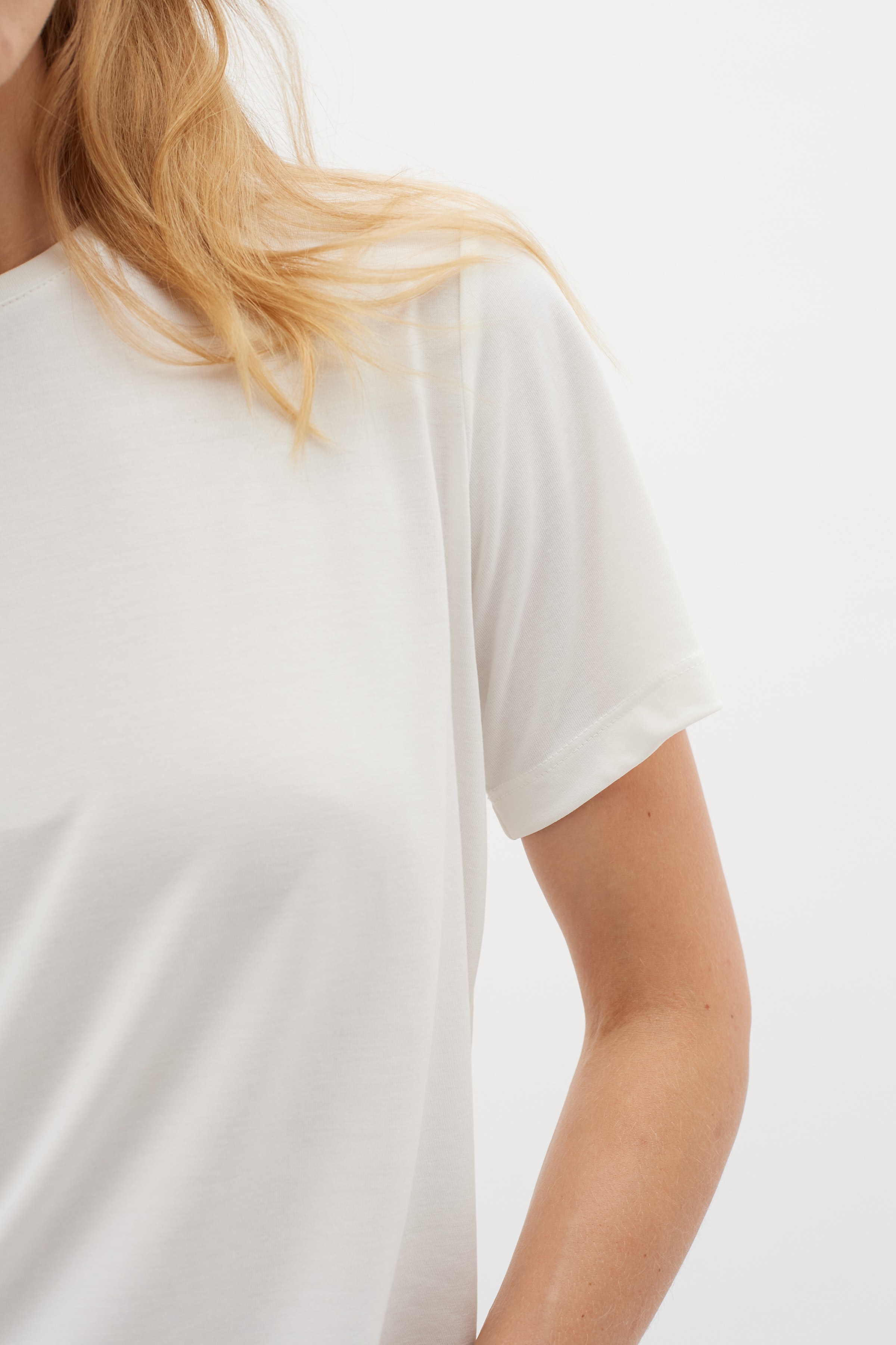 LilianaIW Base T-shirt LOOKBOOK DETAIL 30109354-110701