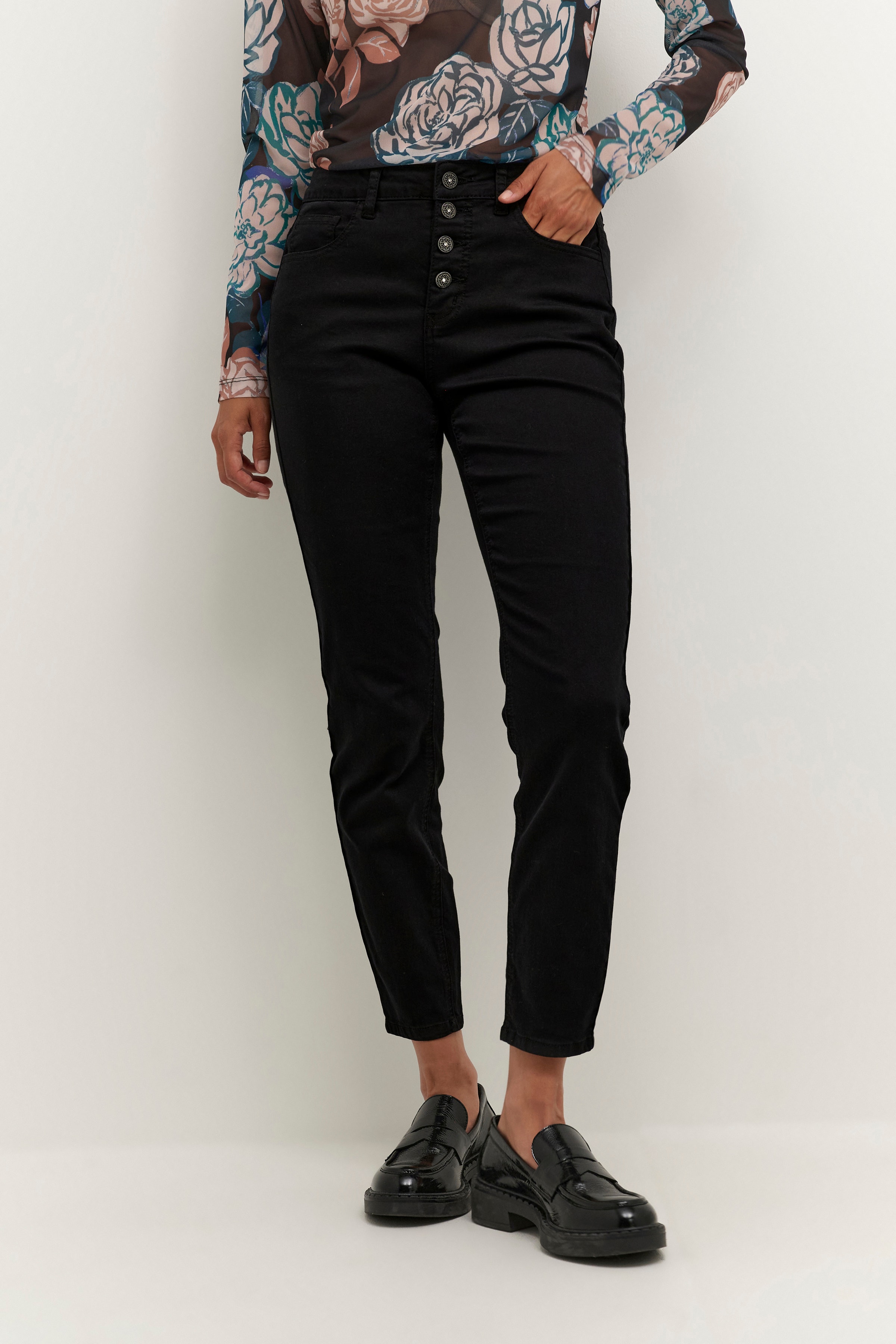 CUbentha Trousers LOOKBOOK FRONT 50108457-500012