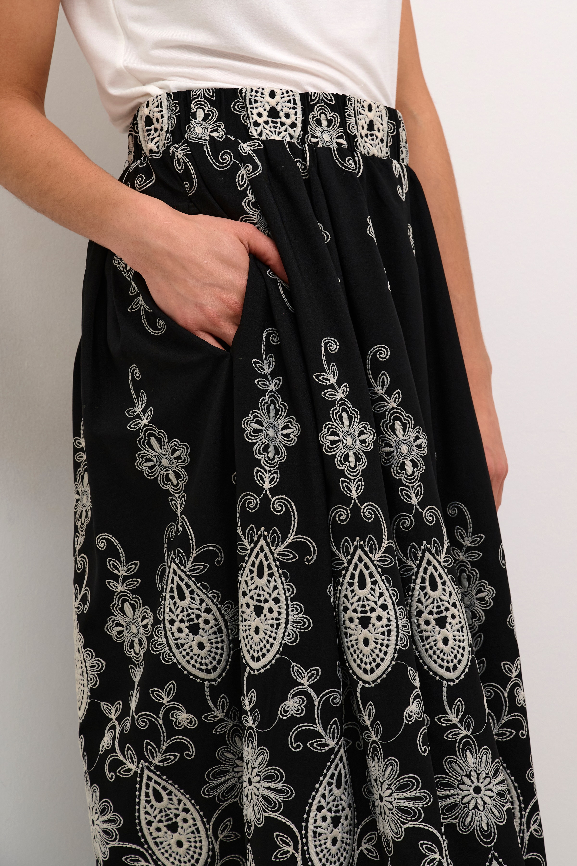 CUcreate Skirt with embroidery LOOKBOOK DETAIL 50111034-500012