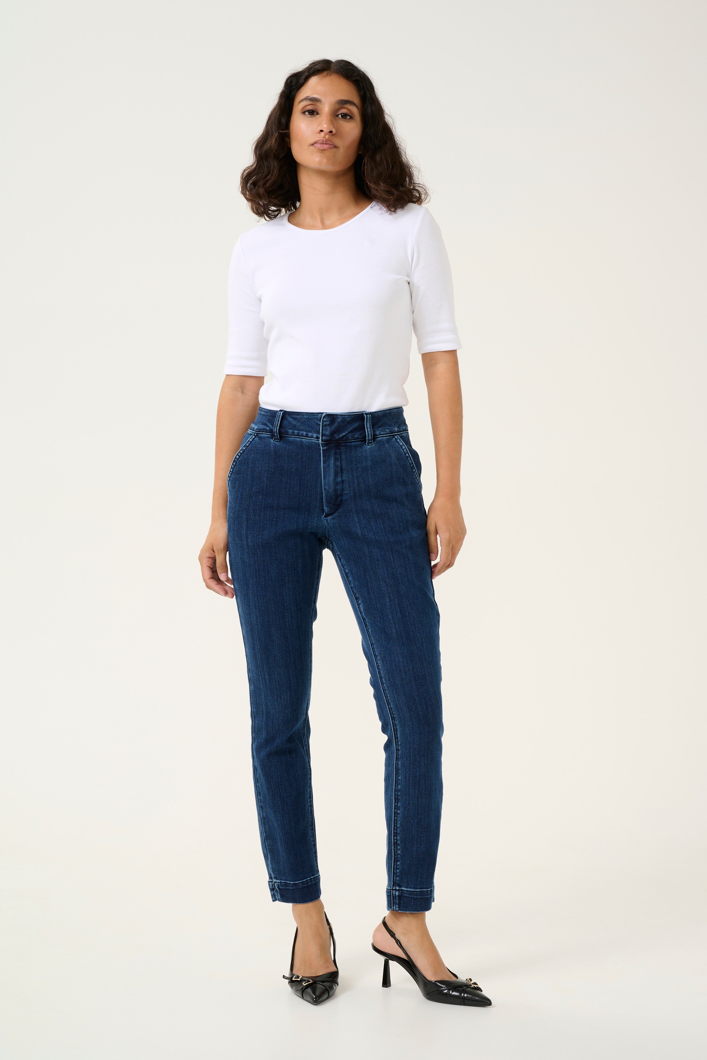KAlea Slim Jeans LOOKBOOK FRONT 10509347-100316