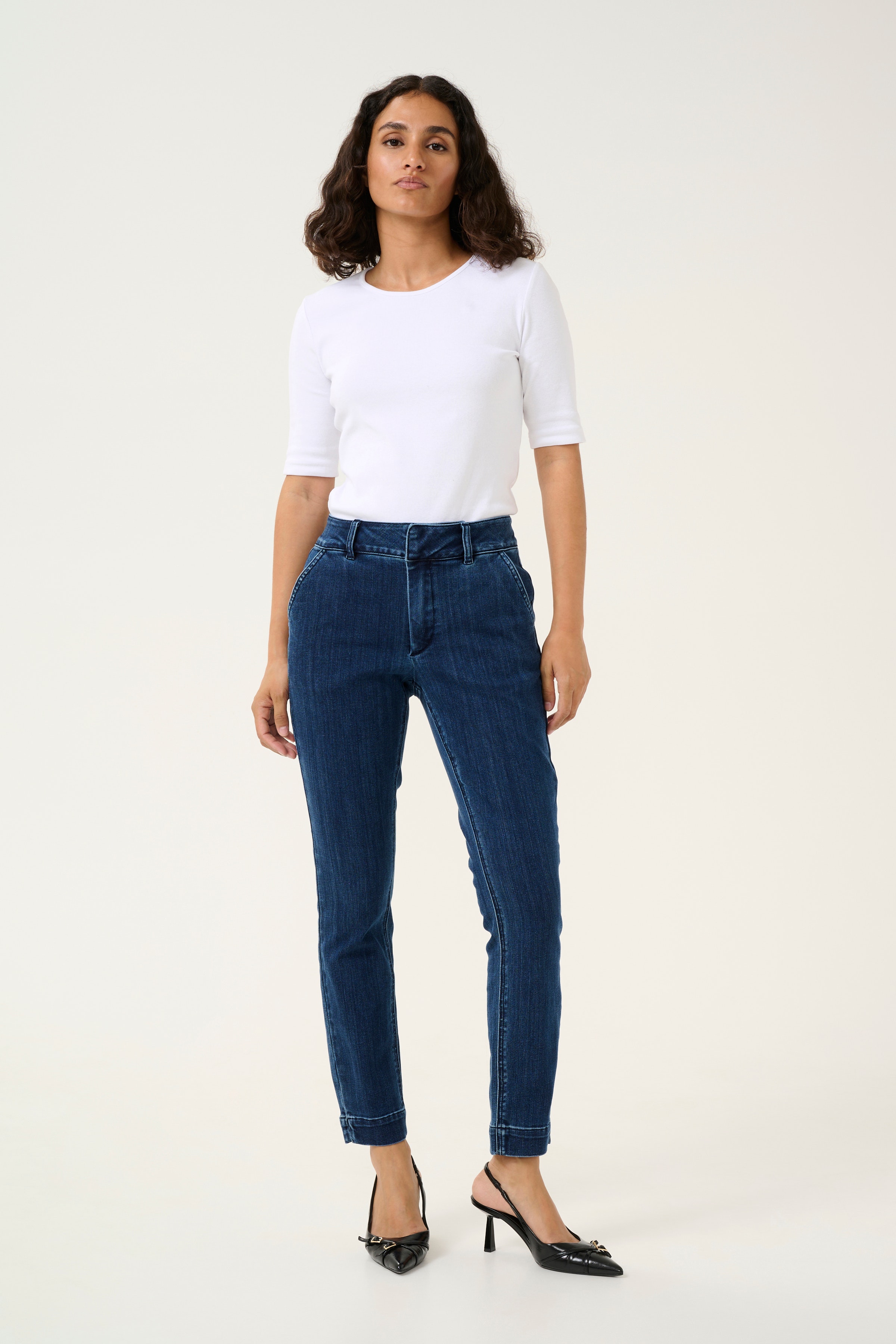 KAlea Jeans LOOKBOOK FRONT 10509347-100316