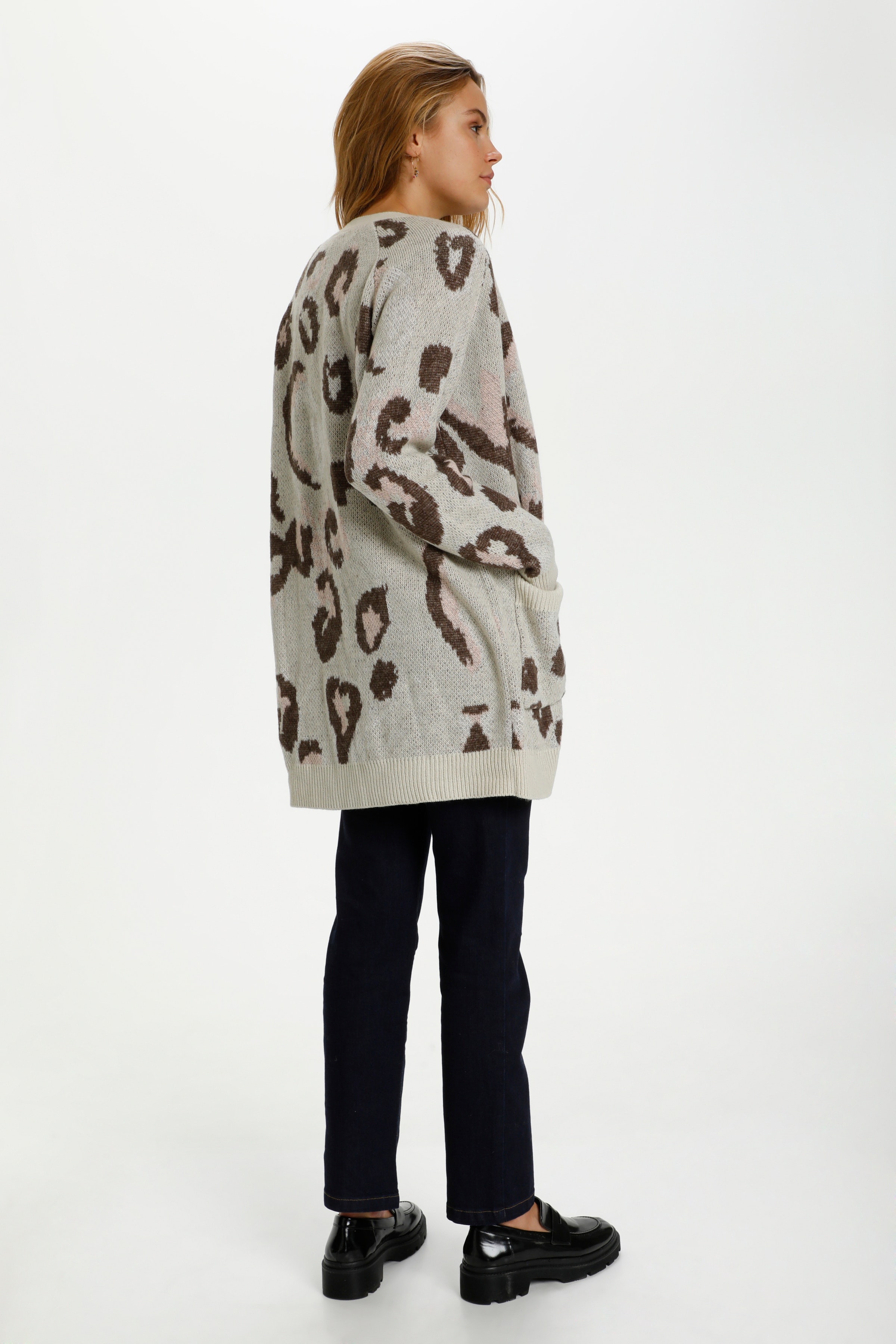 IbeSZ Cardigan

 LOOKBOOK FRONT 30511355-600267