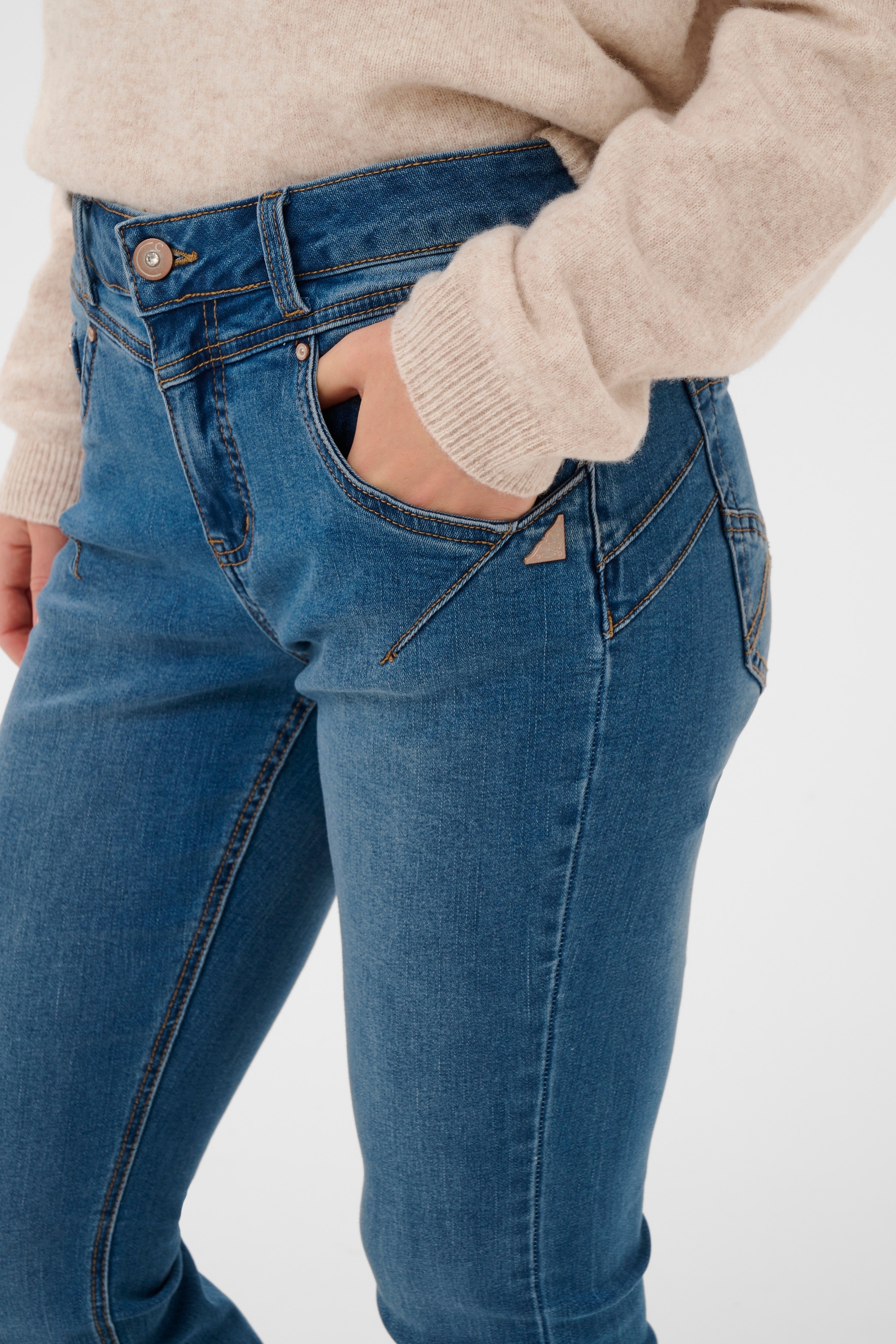 CRAmalie Bootcut Jeans LOOKBOOK DETAIL 10650697-100116