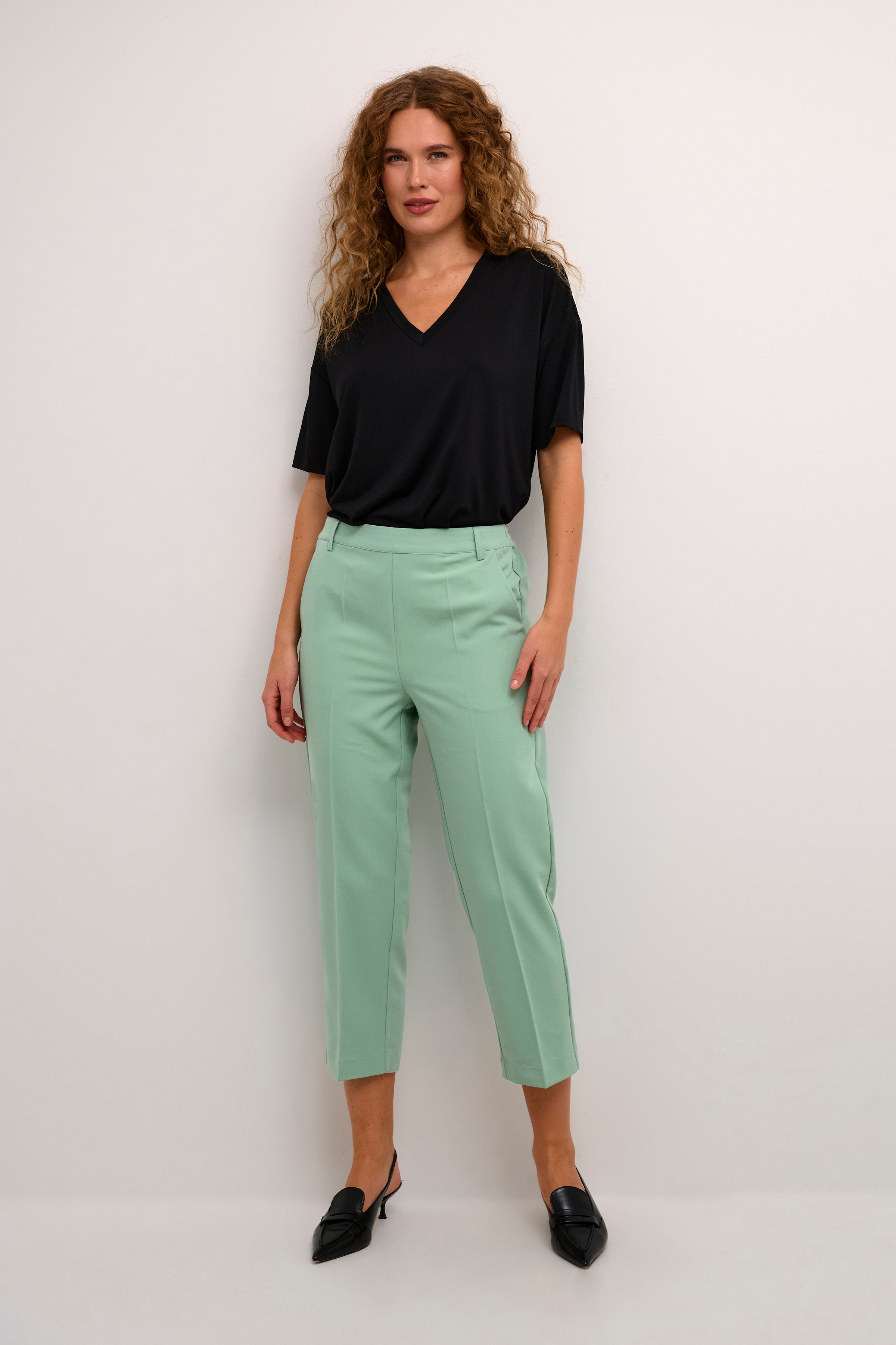 KAsakura Cropped Pants LOOKBOOK FRONT 10506127-165907