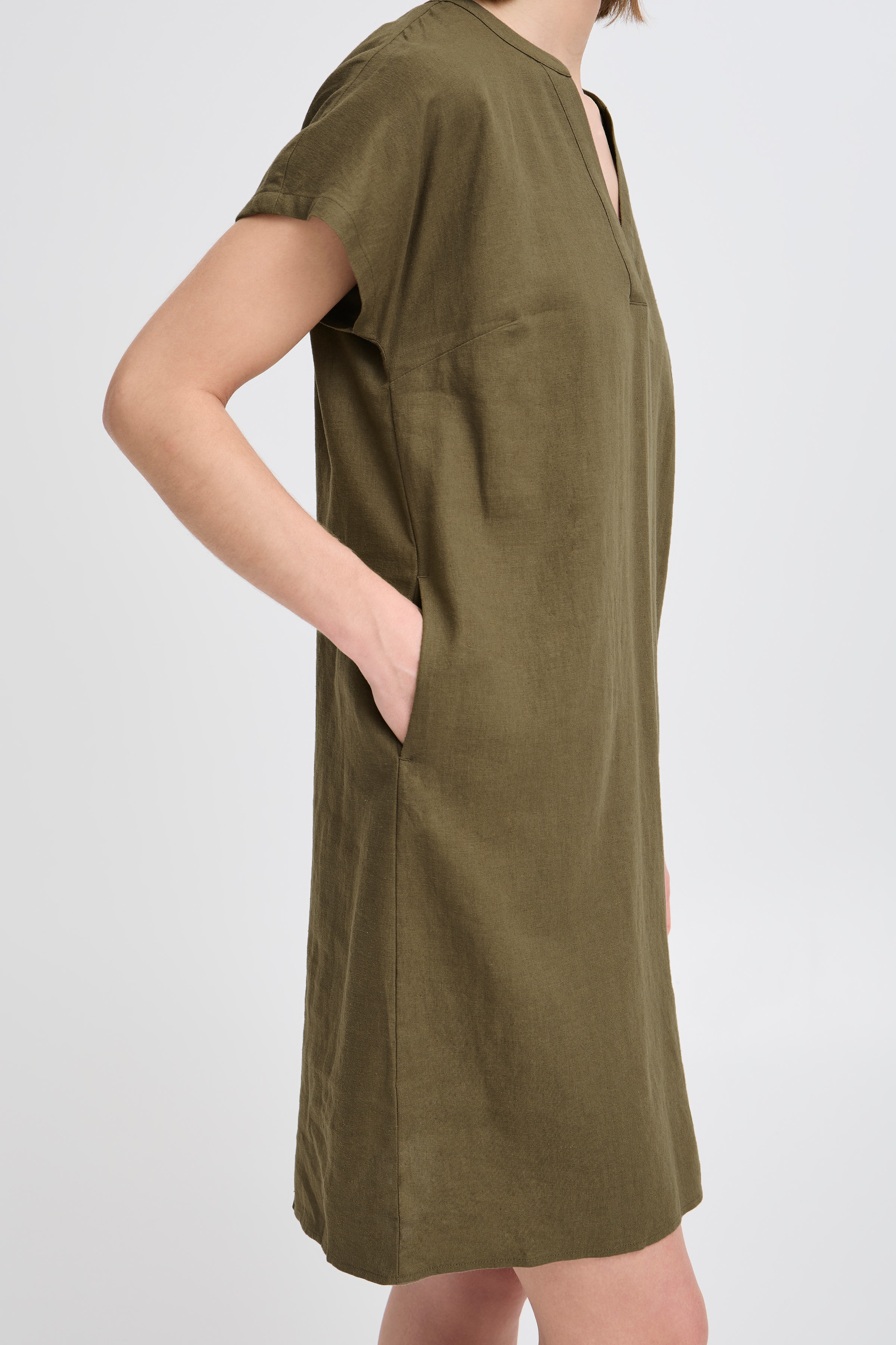 BYFALAKKA Kleid LOOKBOOK DETAIL 20811336-190510