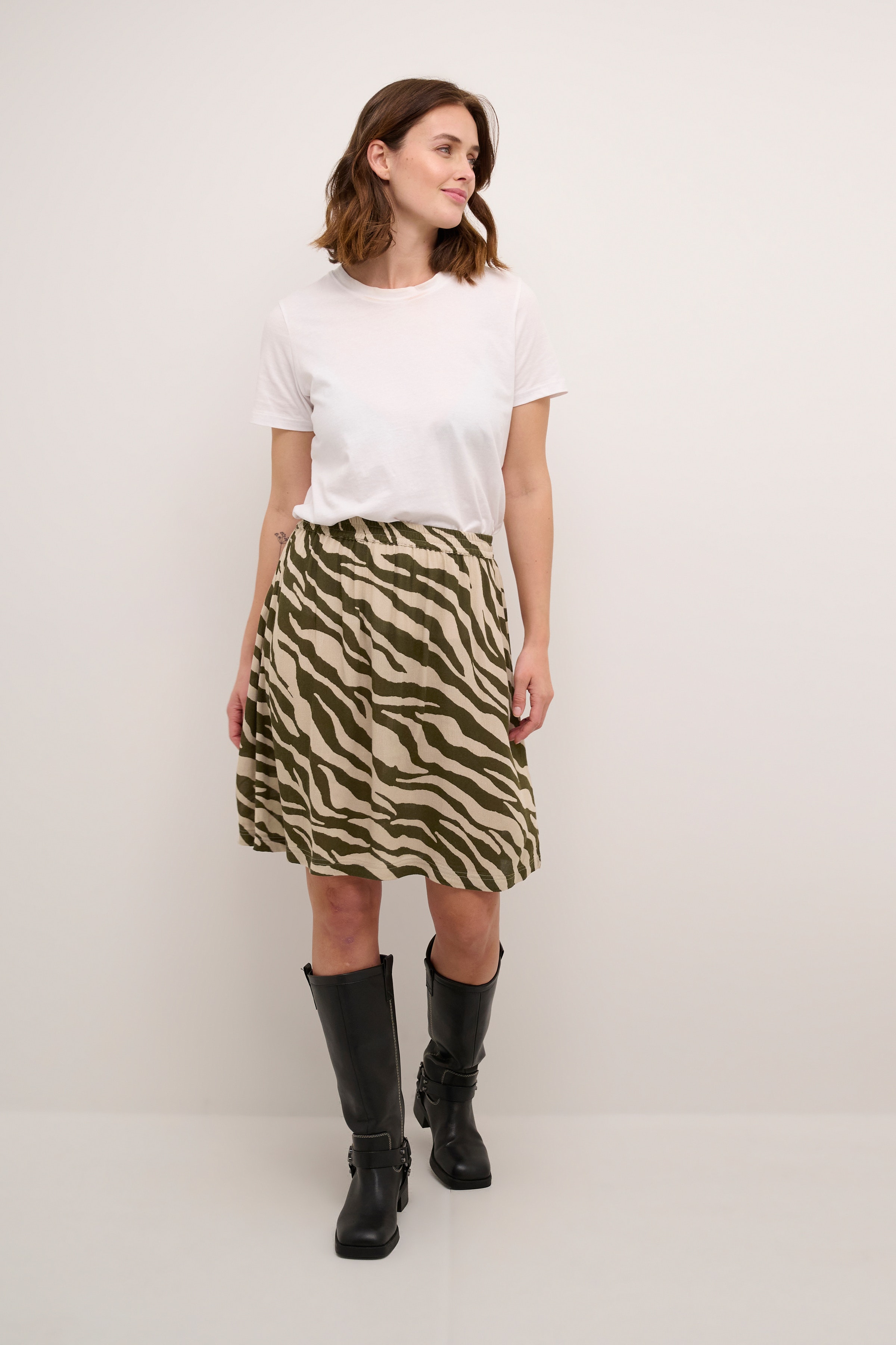 KAmarita Skirt LOOKBOOK FRONT 10509060-106060