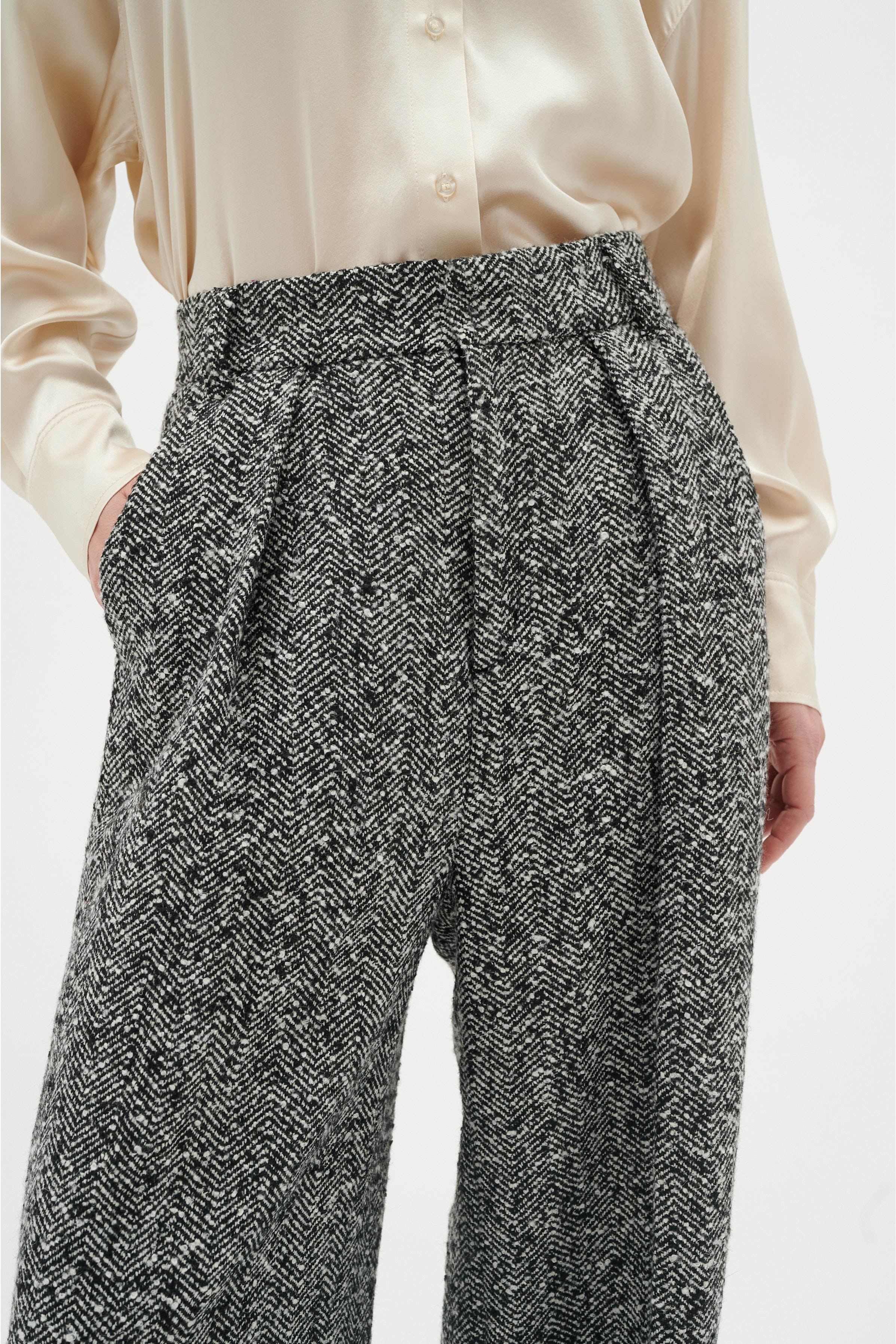 ZacIW Trousers LOOKBOOK DETAIL 30108837-300027