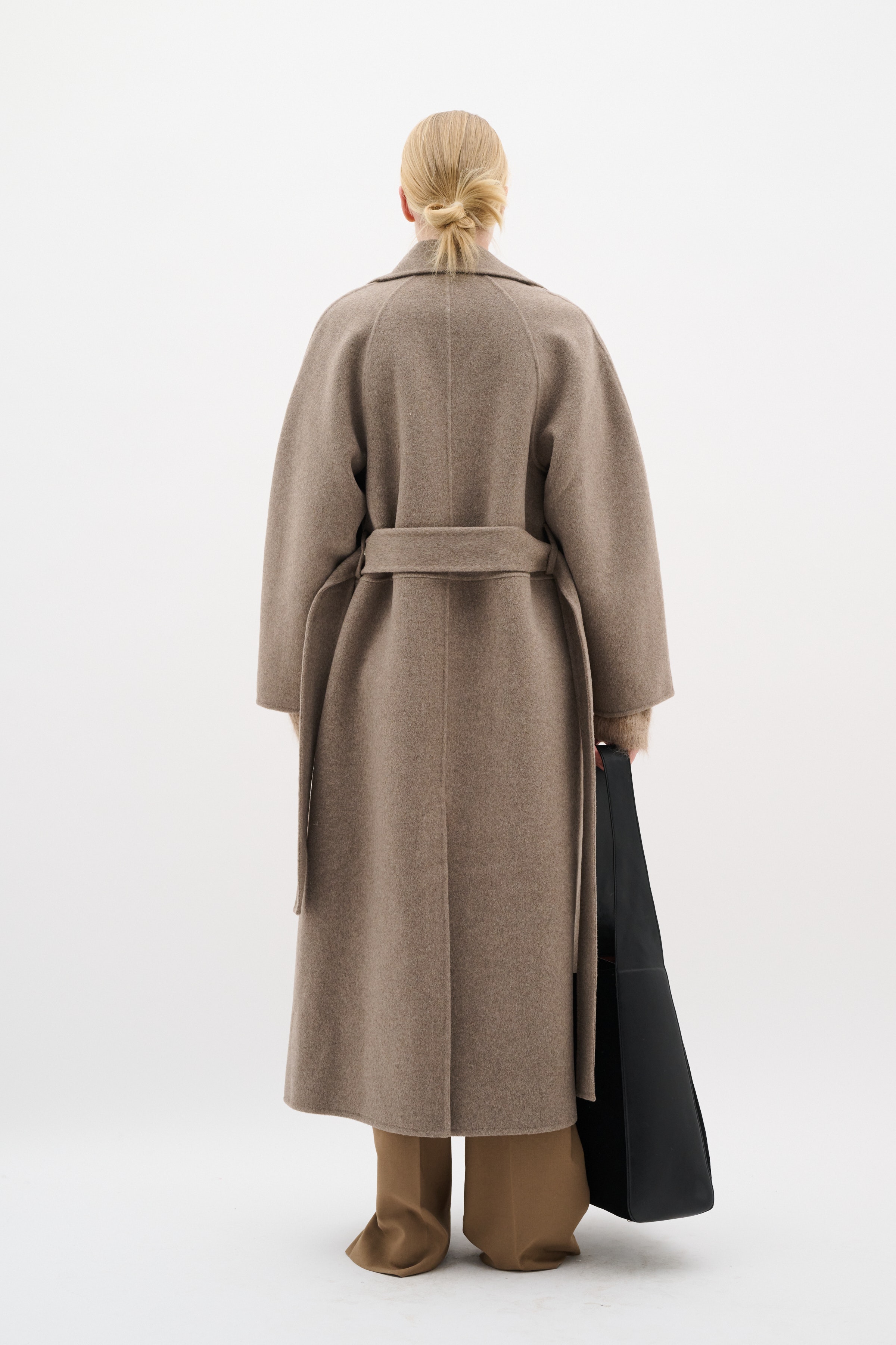 YillaIW Coat LOOKBOOK FRONT 30110608-1813041