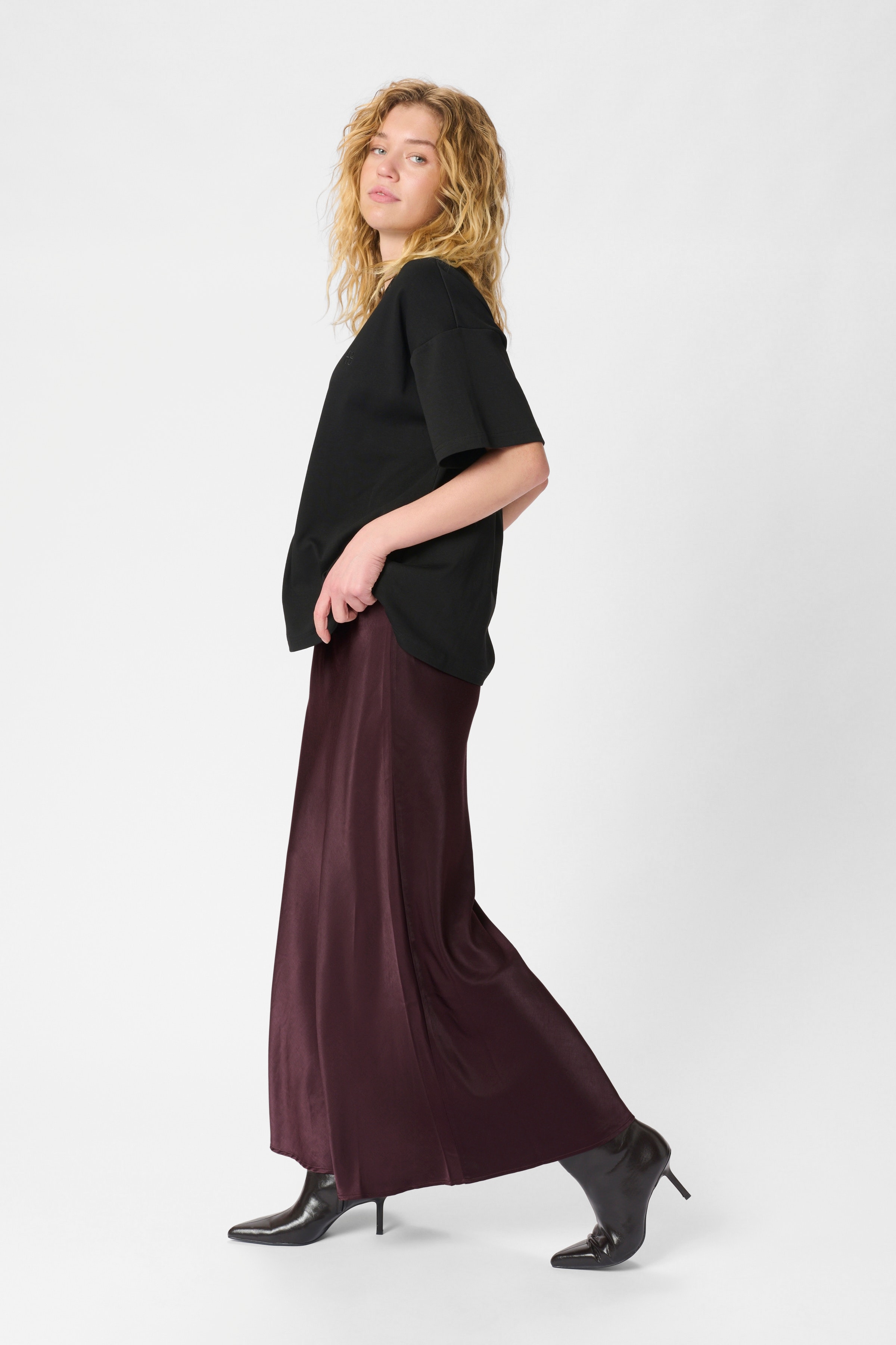 EstelleMW Long Skirt LOOKBOOK FRONT 10704820-191619