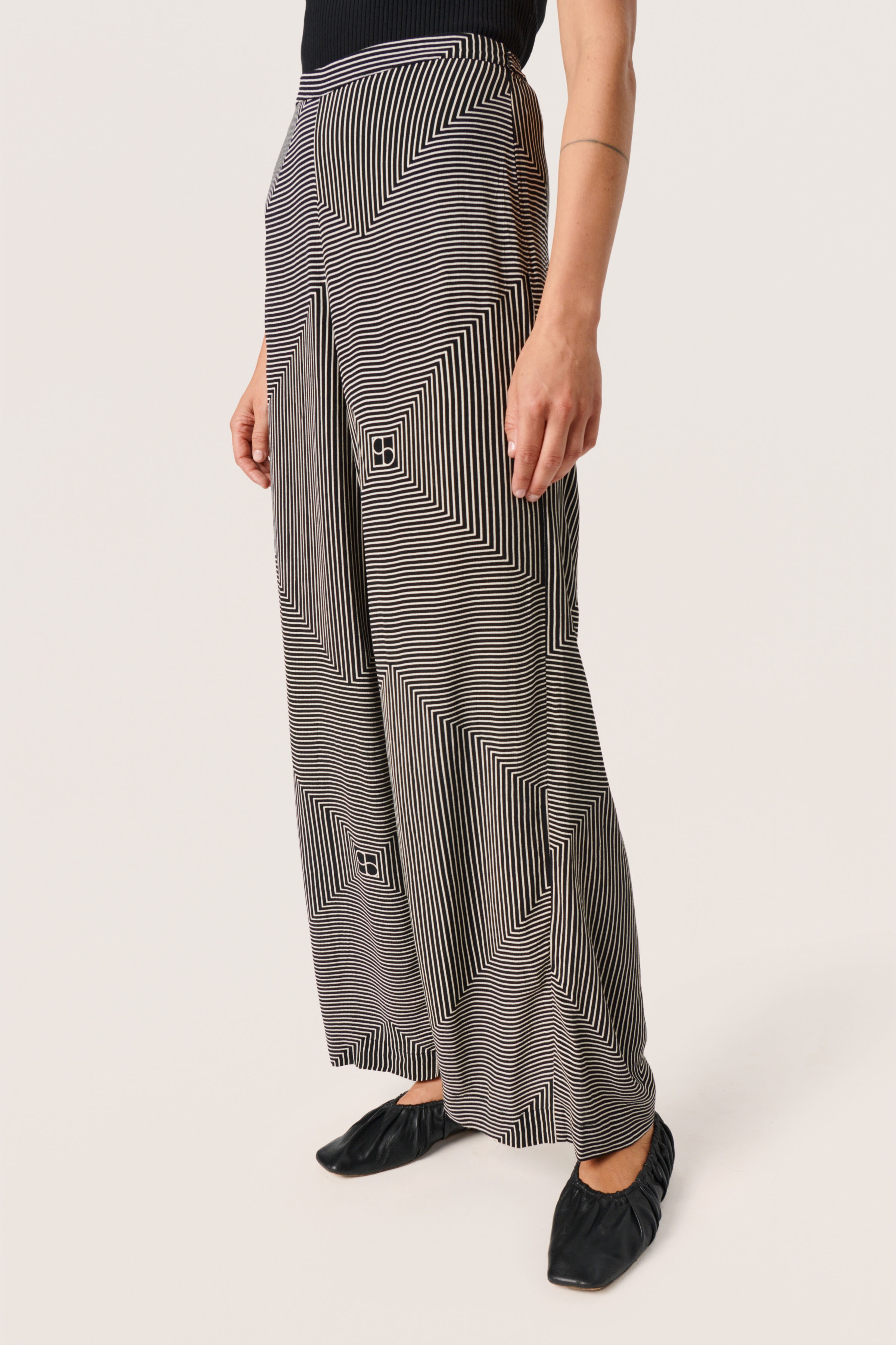 SLMolly Trousers LOOKBOOK FRONT 30407285-302692