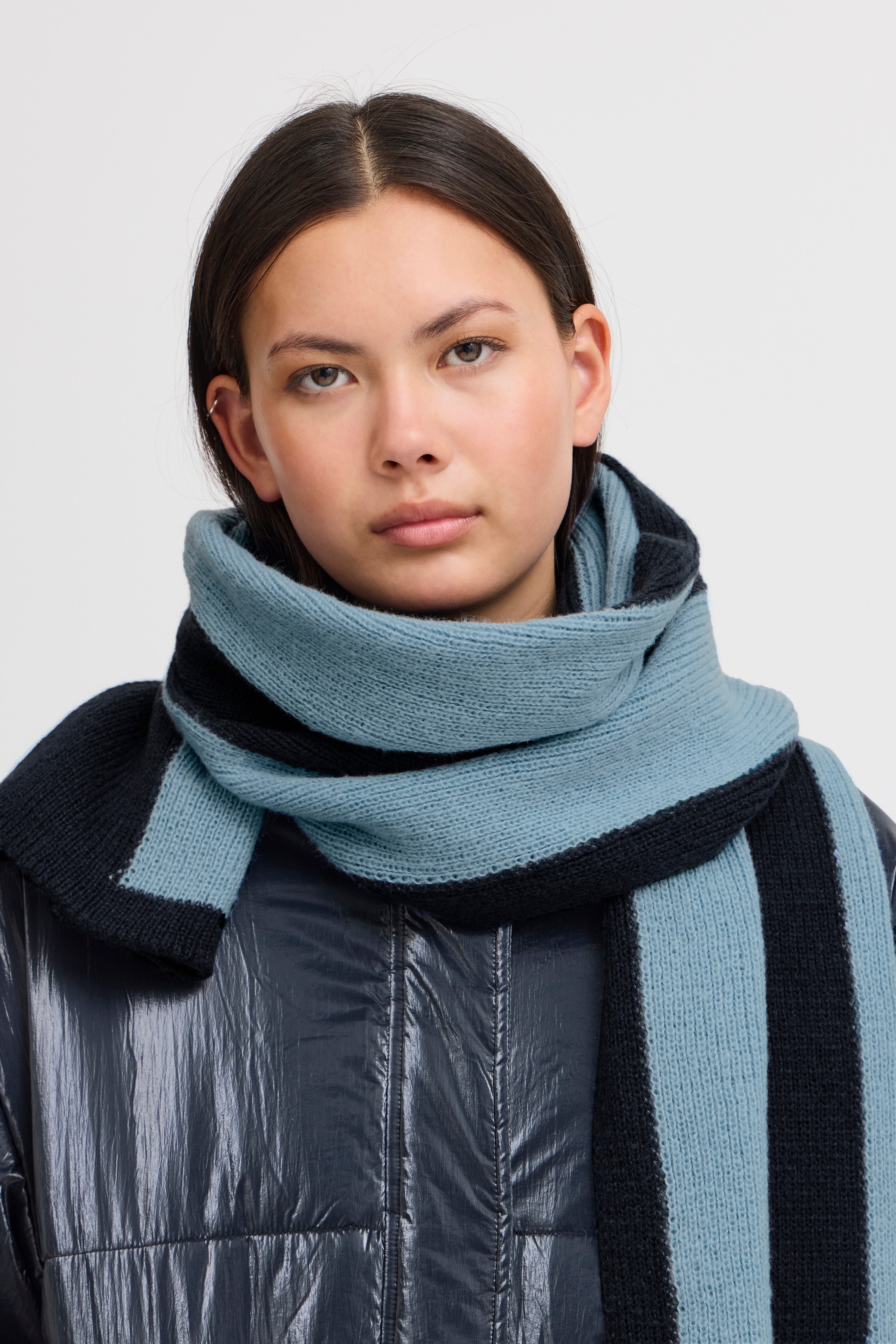 IATHORA Sjaal LOOKBOOK DETAIL 20121726-144115