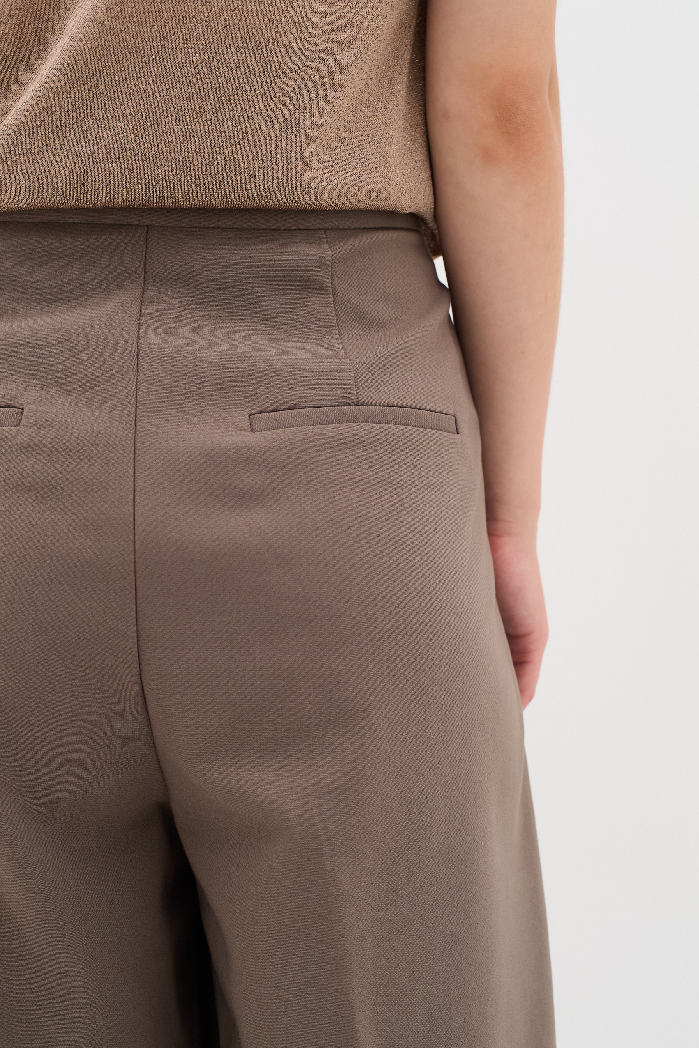 ZellaIW Barrel Trousers LOOKBOOK DETAIL 30107207-181304