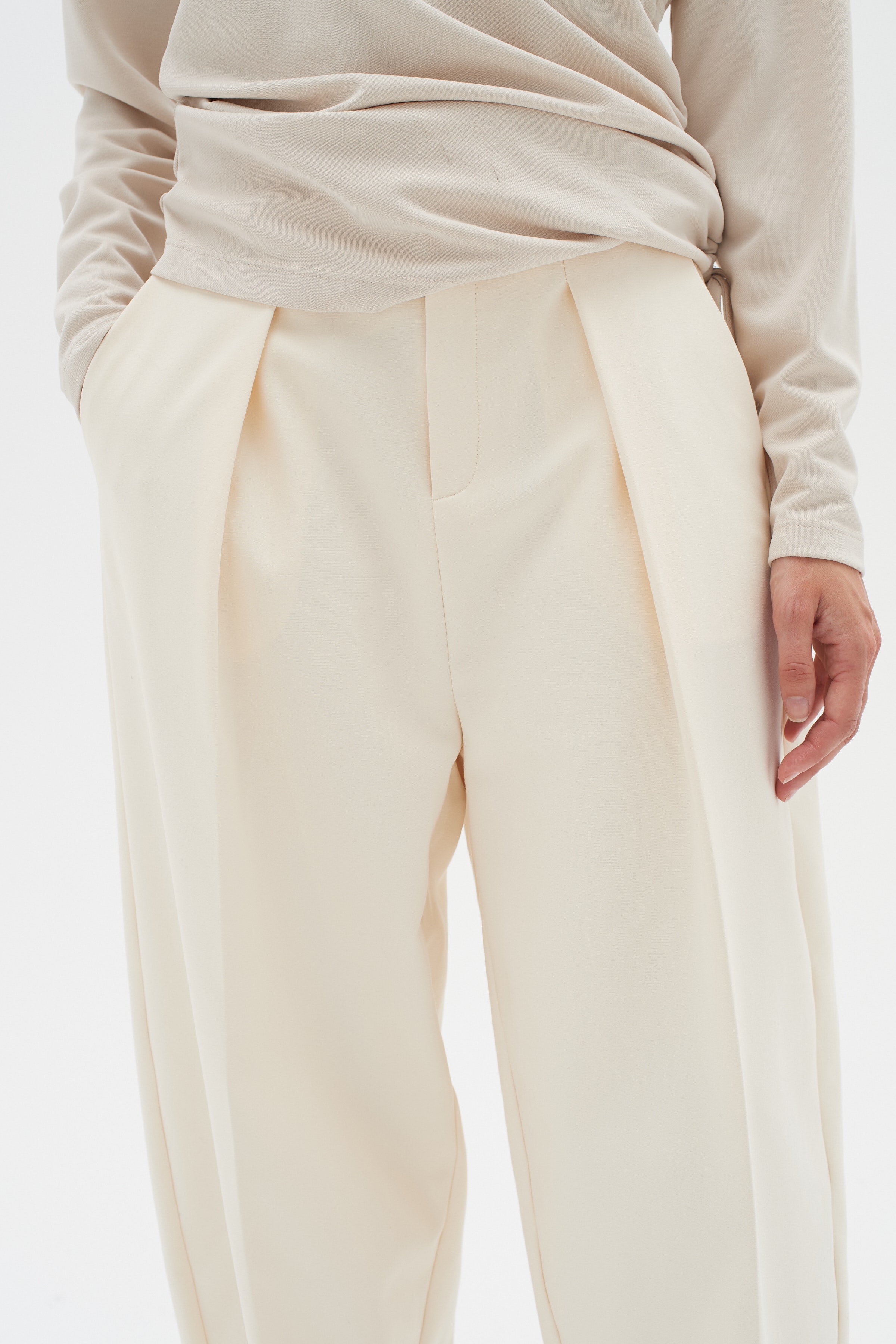 ZellaIW Barrel Trousers LOOKBOOK DETAIL 30107207-120000