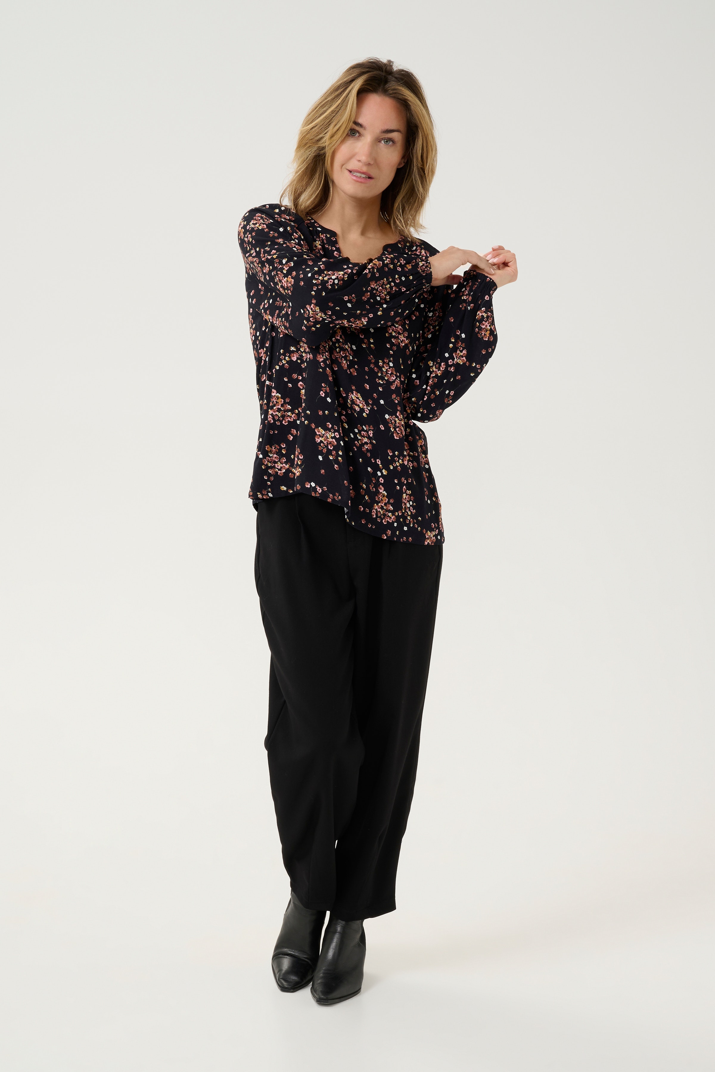 BPnuella Blouse LOOKBOOK FRONT 10590783-106774B