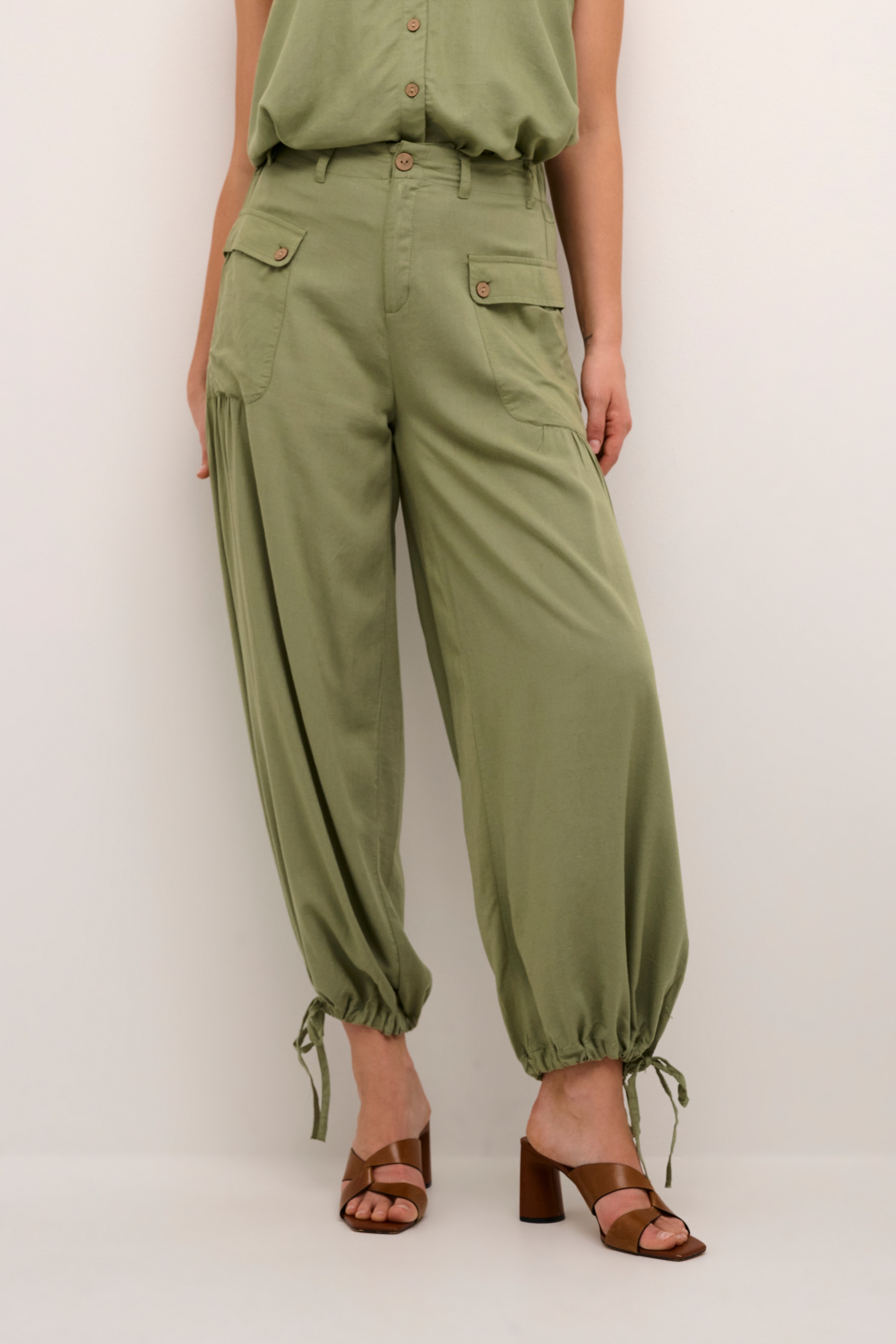 CRVenta Linen Trousers LOOKBOOK FRONT 10612582-170115