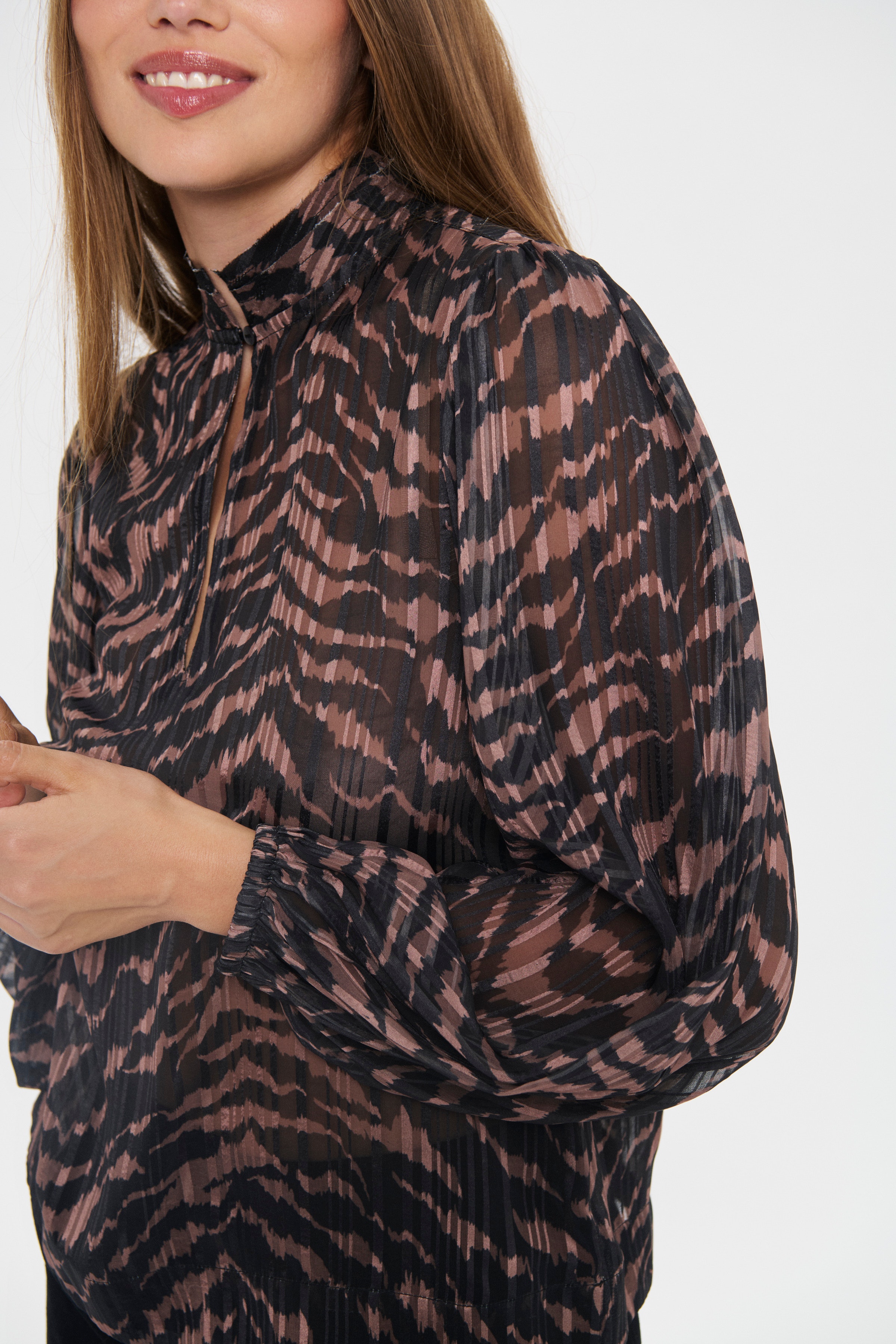 NestaSZ Blouse LOOKBOOK DETAIL 30514571-304346