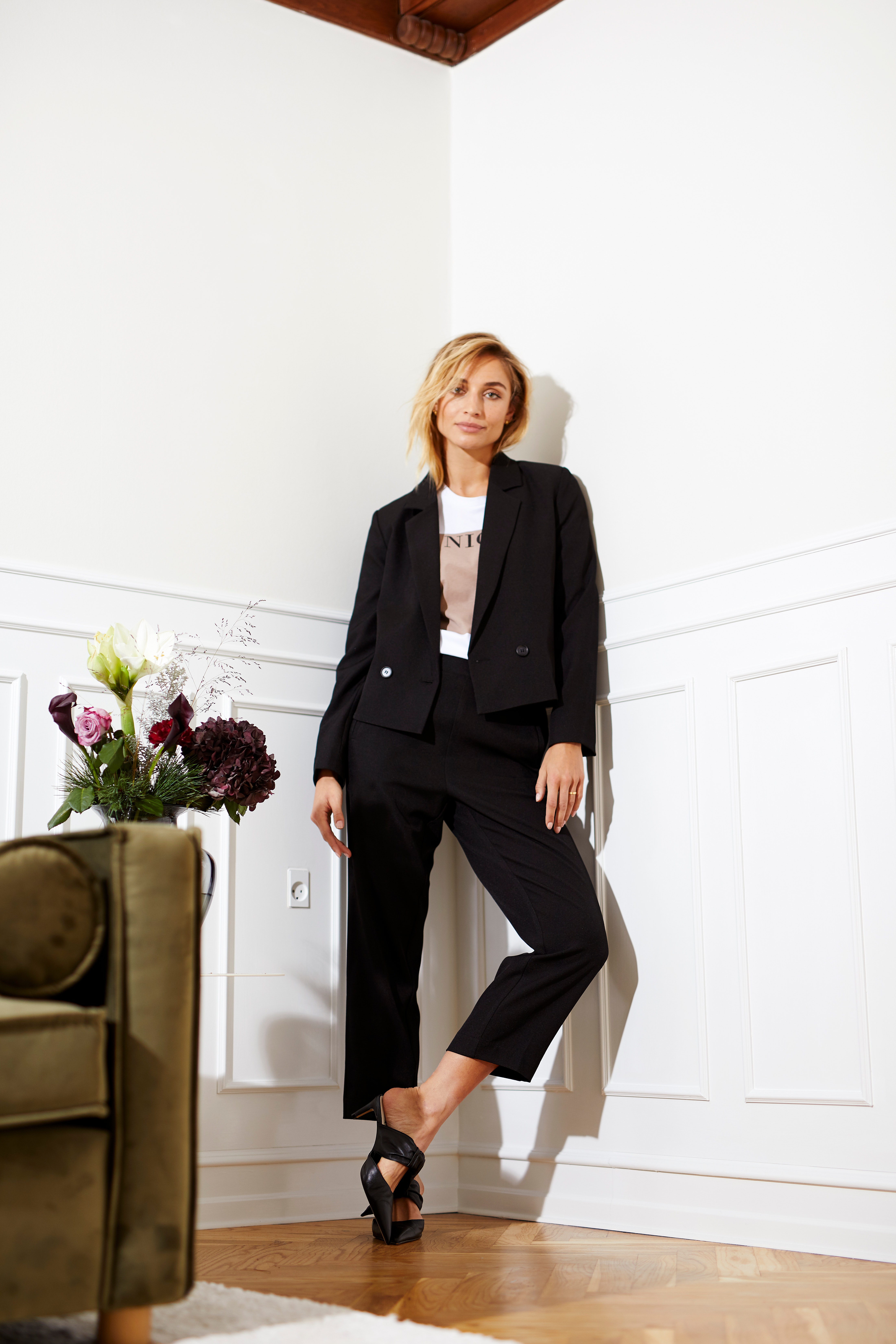 KAhawdar Blazer LOCATION NONE 10505744-100121