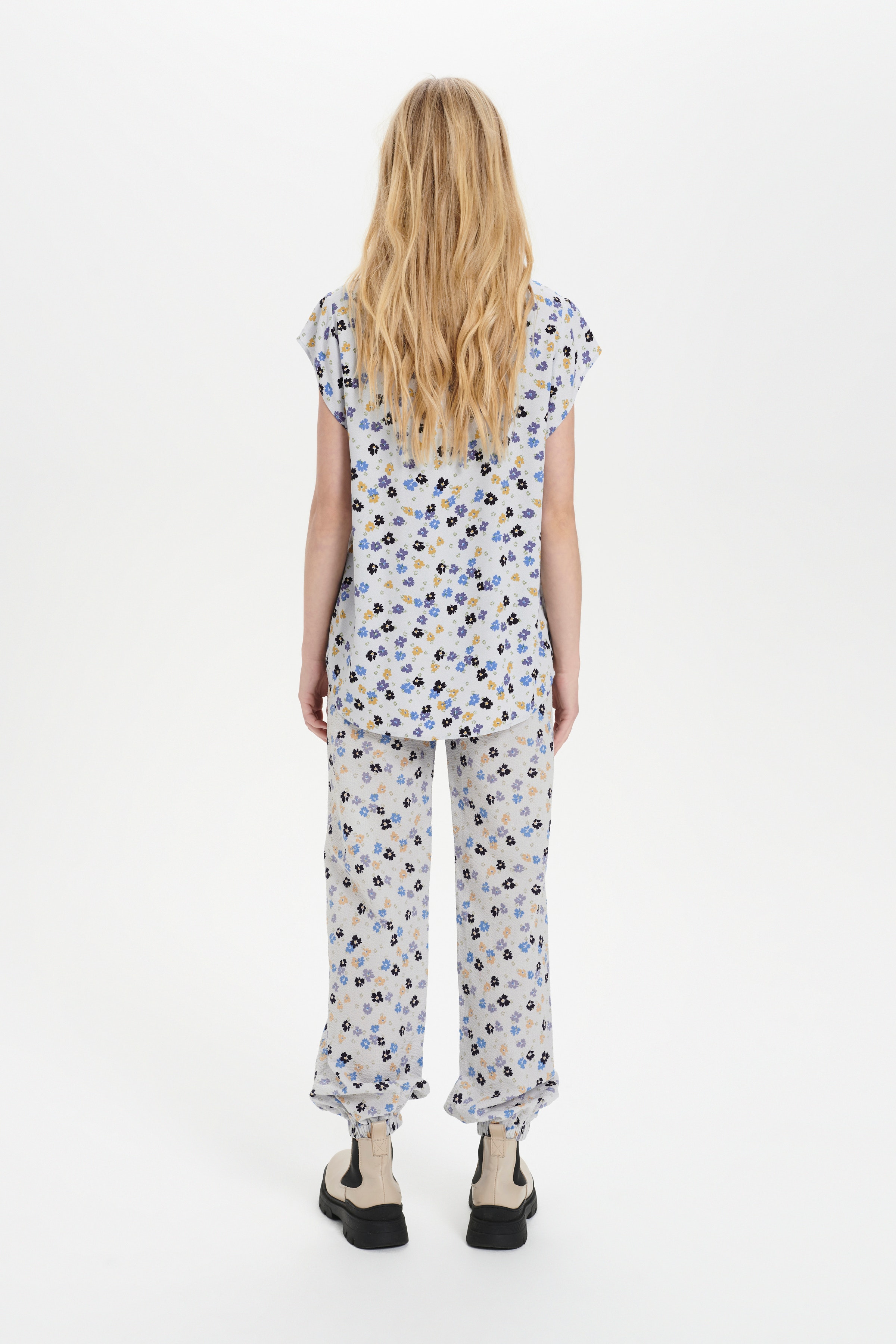 LivySZ Pants

 LOOKBOOK BACK 30511810-600326