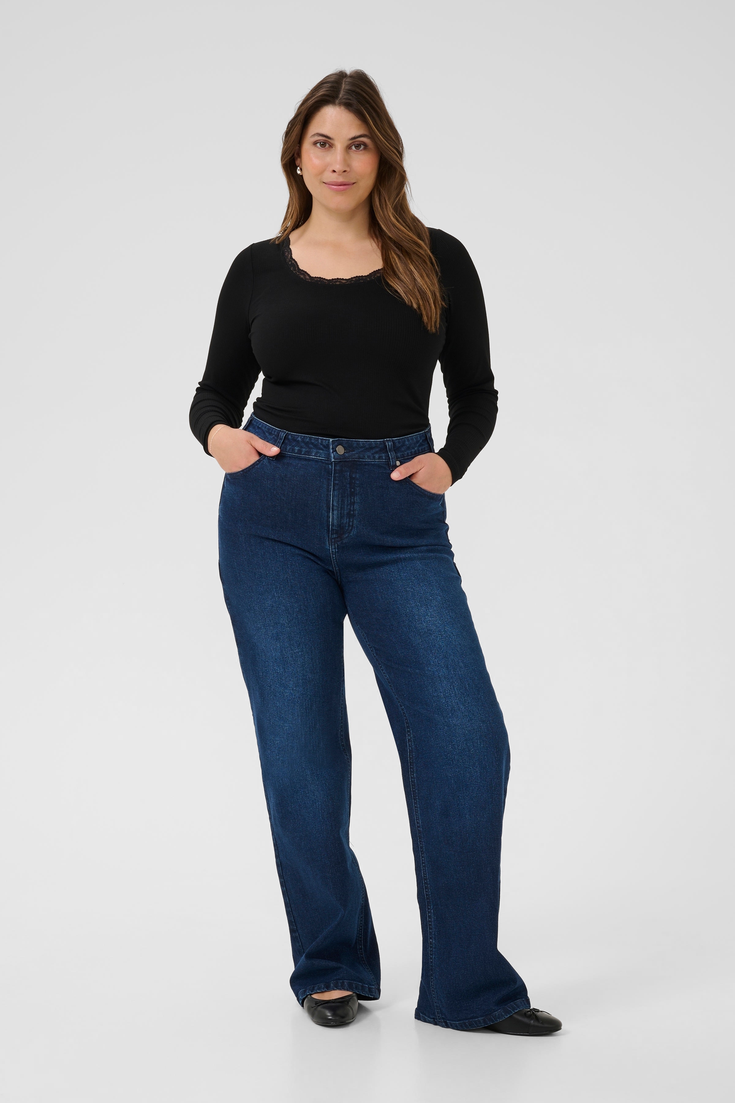 KCflora Flared Jeans LOOKBOOK FRONT 10583712-100316