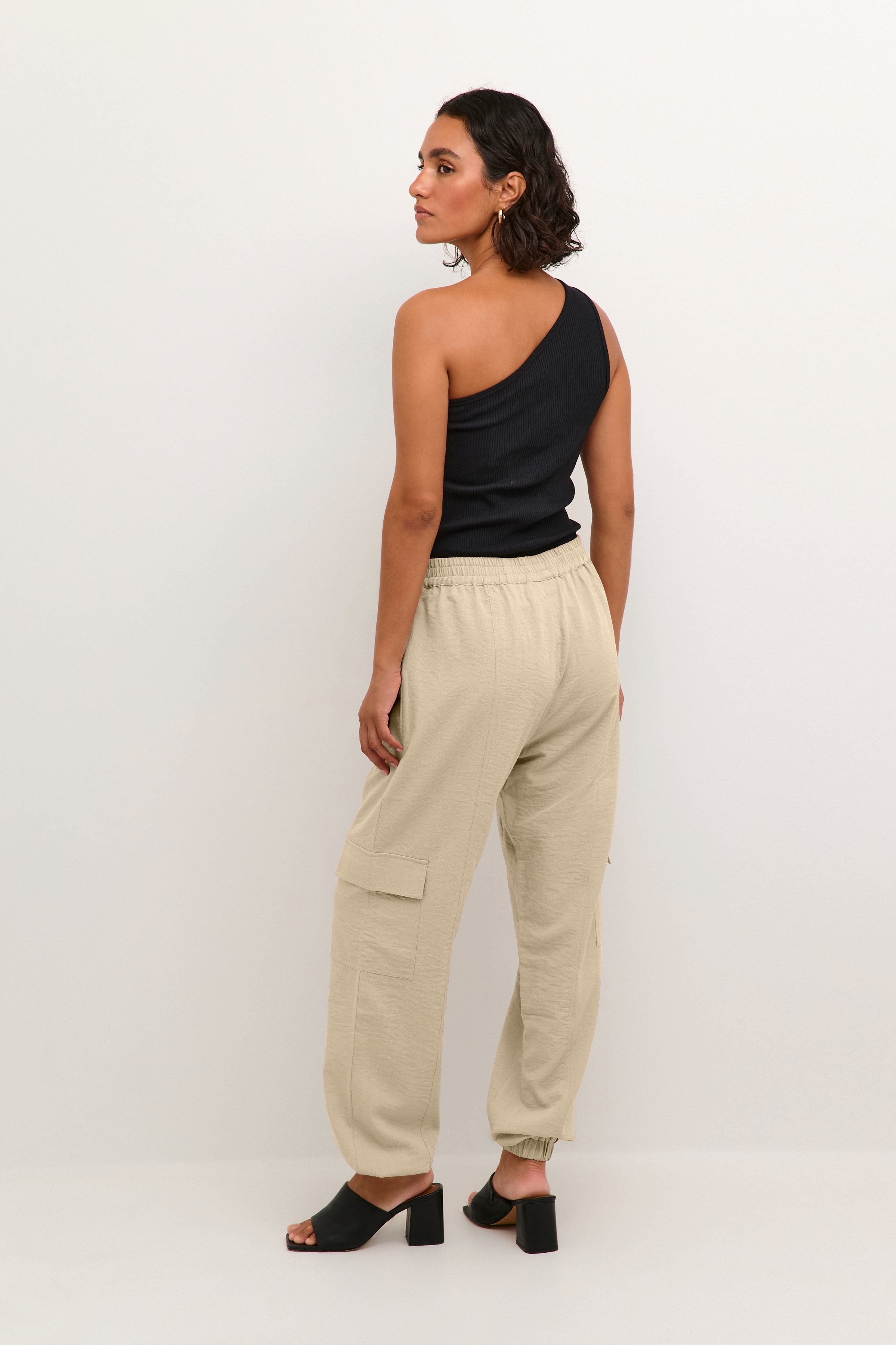 KAmajse Trousers LOOKBOOK BACK 10508685-151305