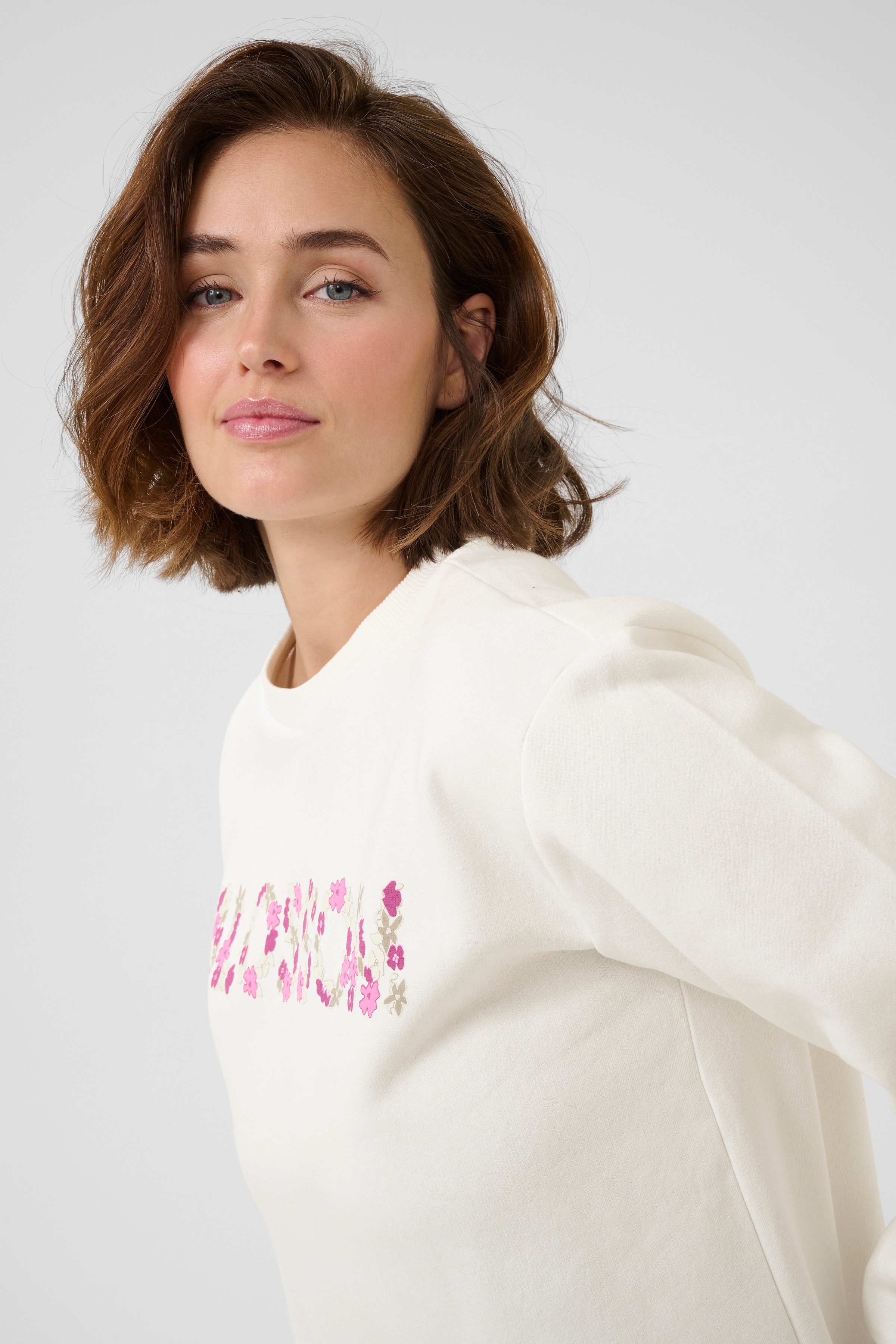 KAanne Sweatshirt LOOKBOOK DETAIL 10510376-110602