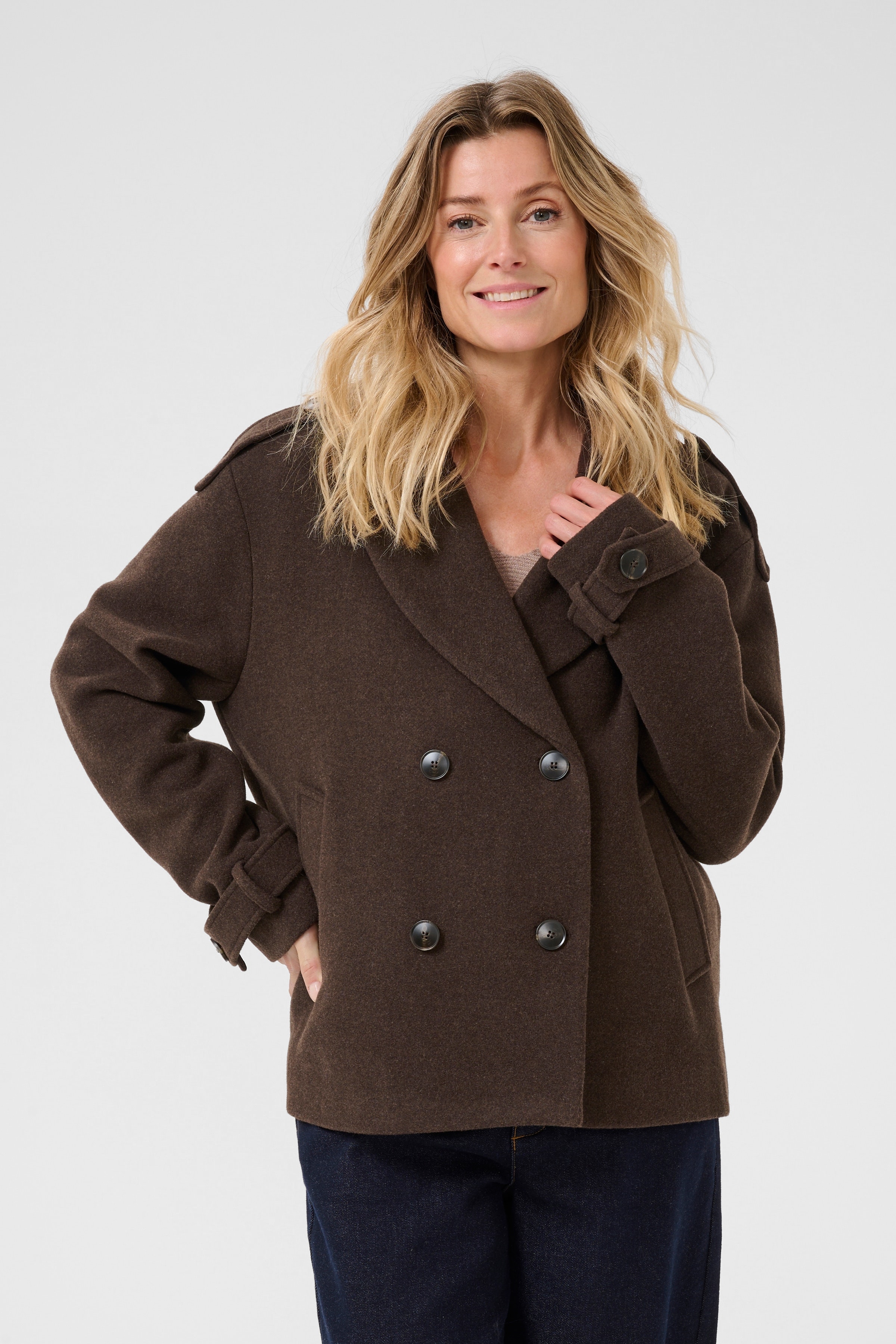 CRJamey Coat LOOKBOOK FRONT 10613919-191016