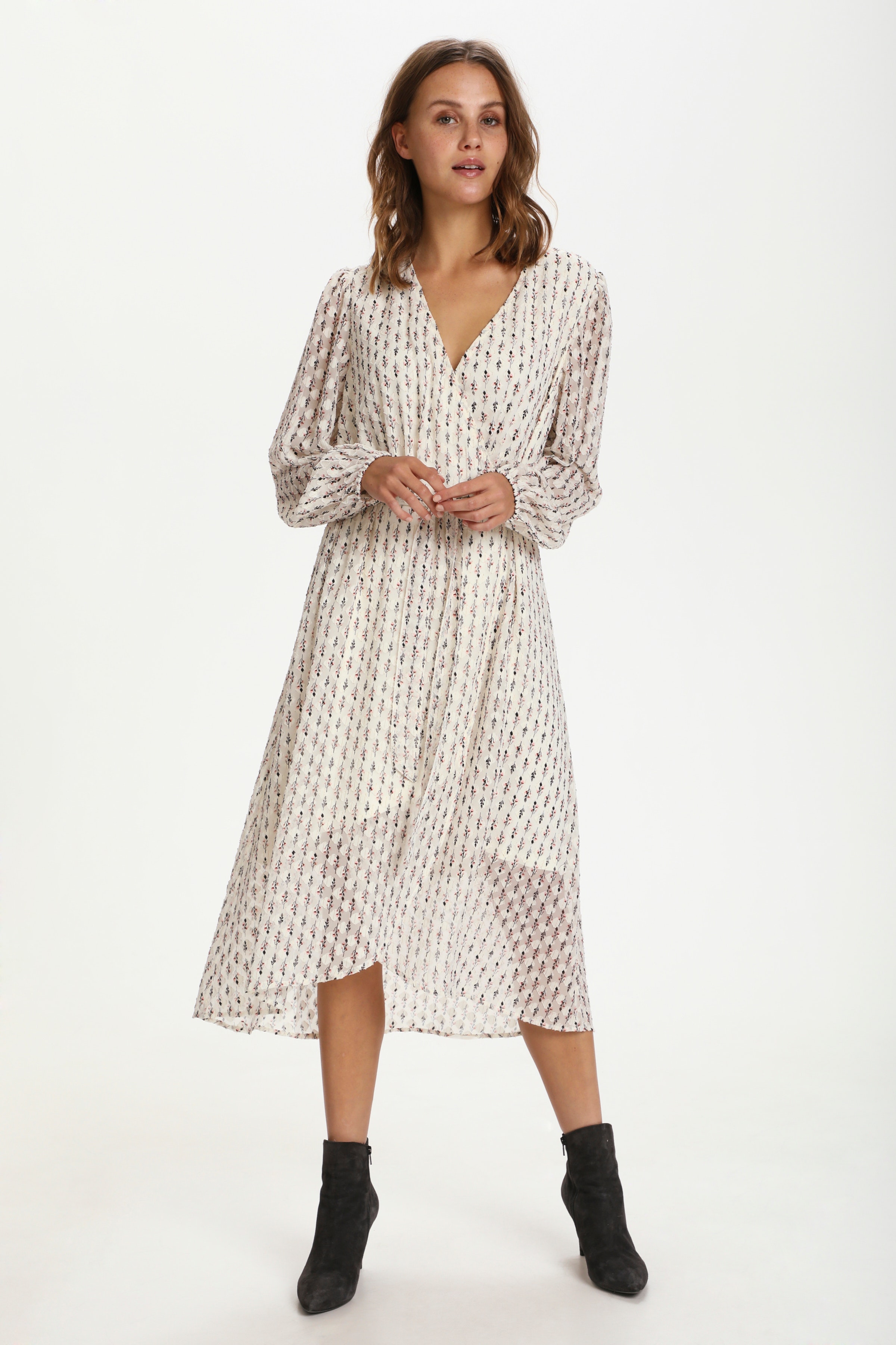 HawaSZ Dress


 LOOKBOOK FRONT 30511207-600257