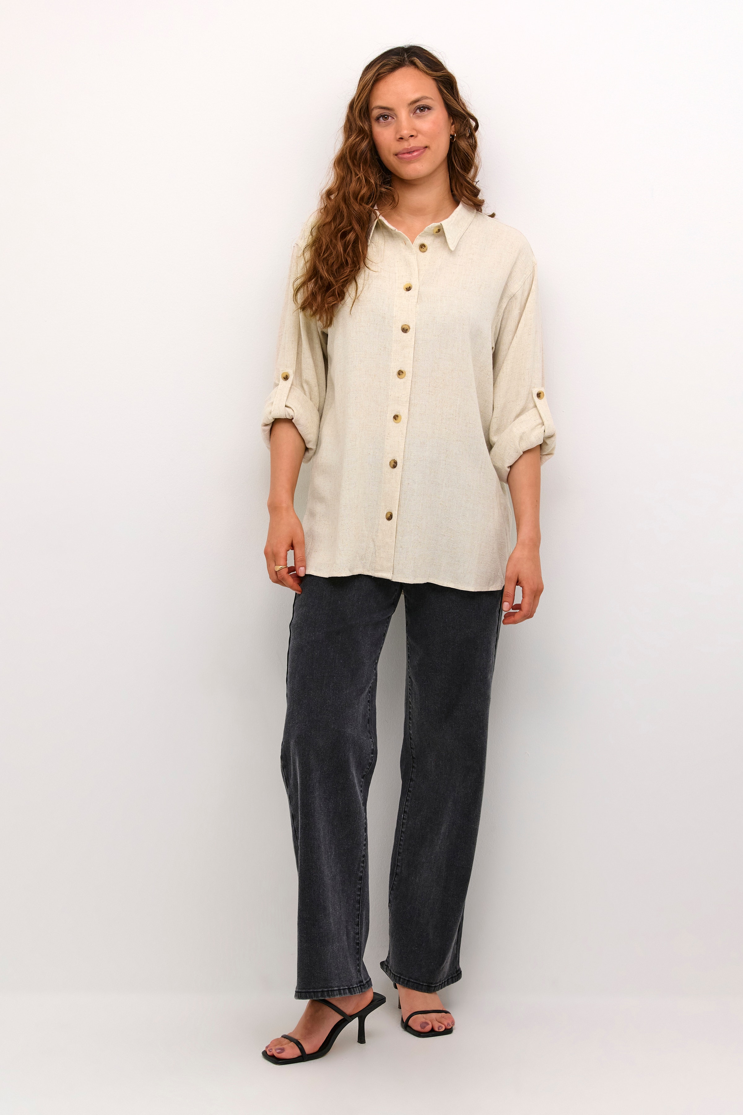 KAliny Linen Shirt LOOKBOOK FRONT 10508724-101296