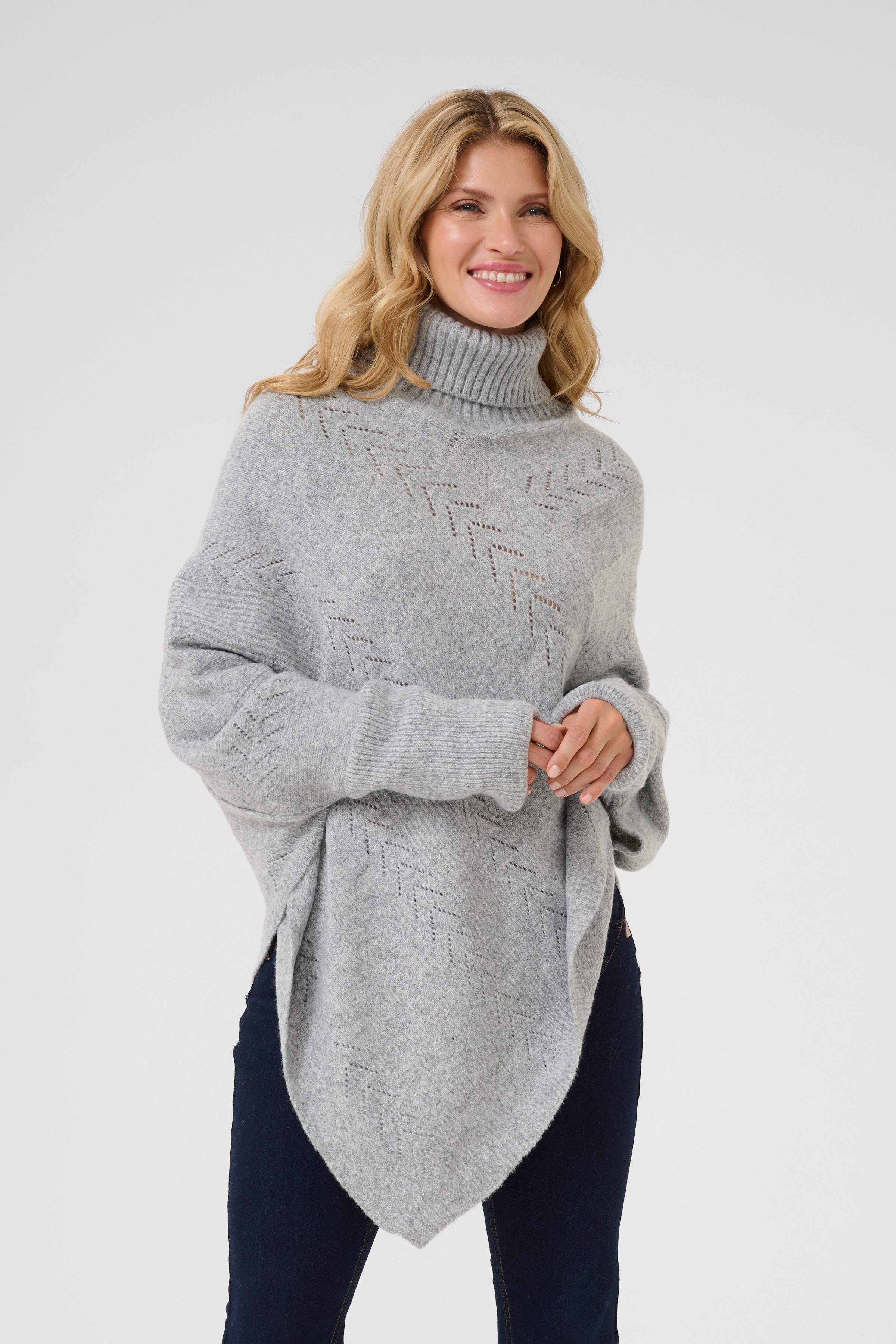 CRHoliday Poncho LOOKBOOK FRONT 10612387-100827