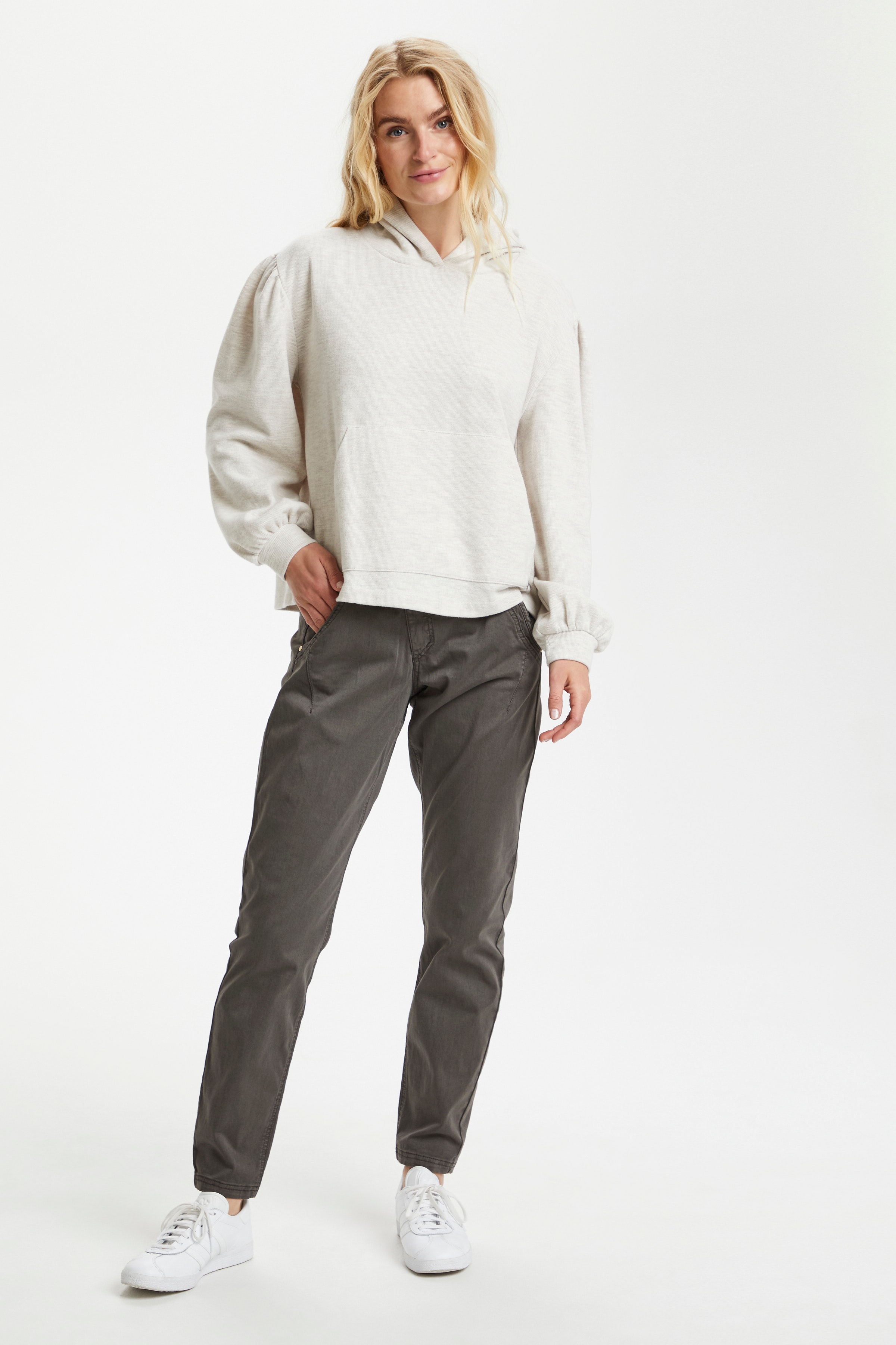 CRAnni Sweatshirt LOOKBOOK FRONT 10608716-100232
