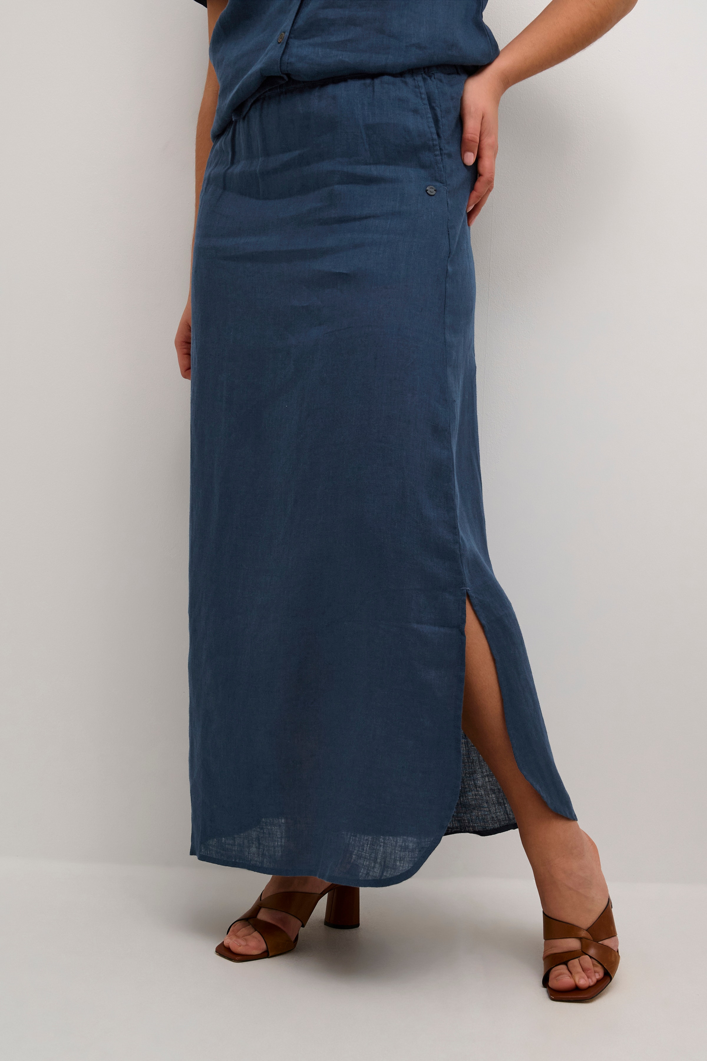 CRBellis Linen skirt LOOKBOOK FRONT 10612565-194024