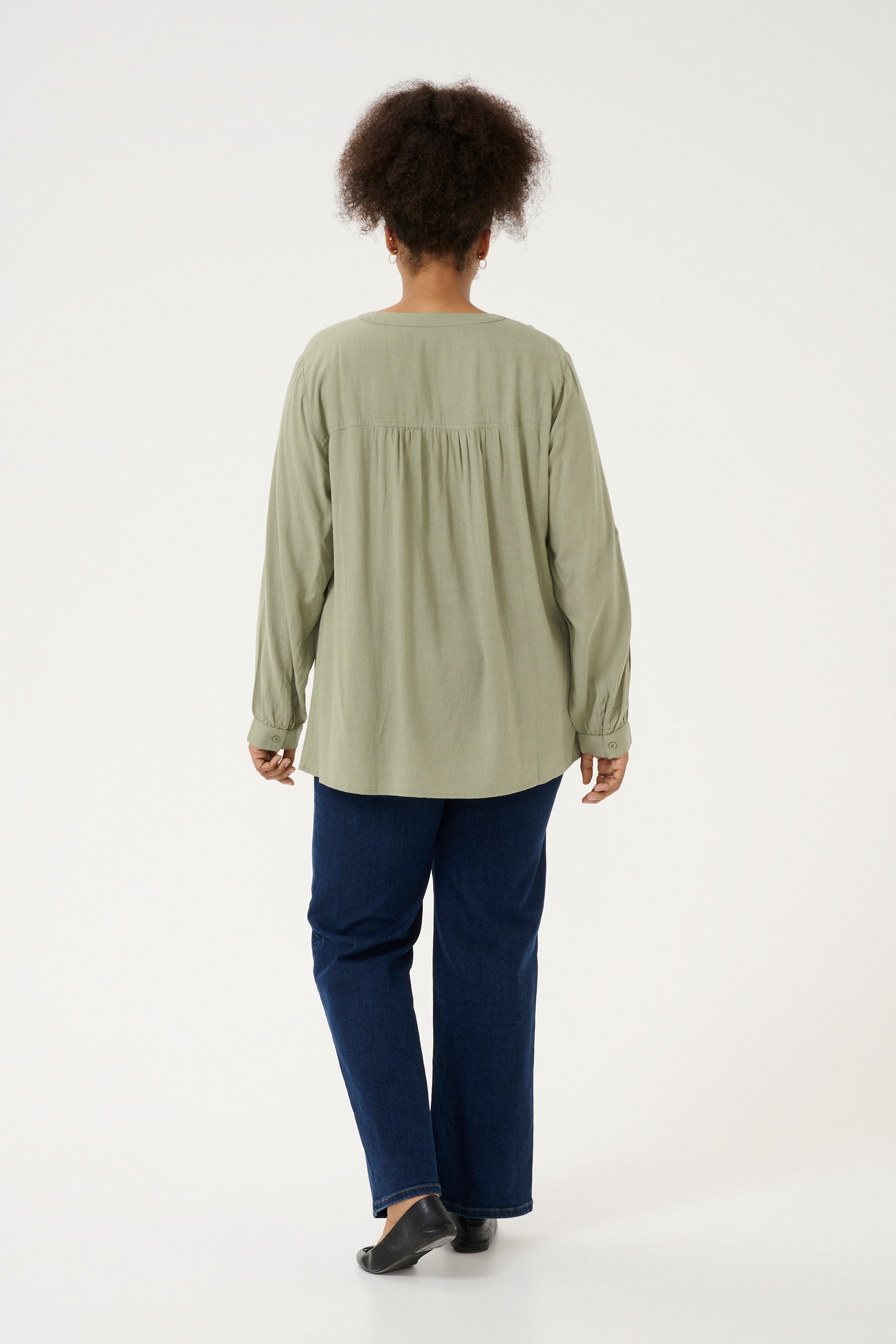 KCmille Linen blouse LOOKBOOK BACK 10582215-170115