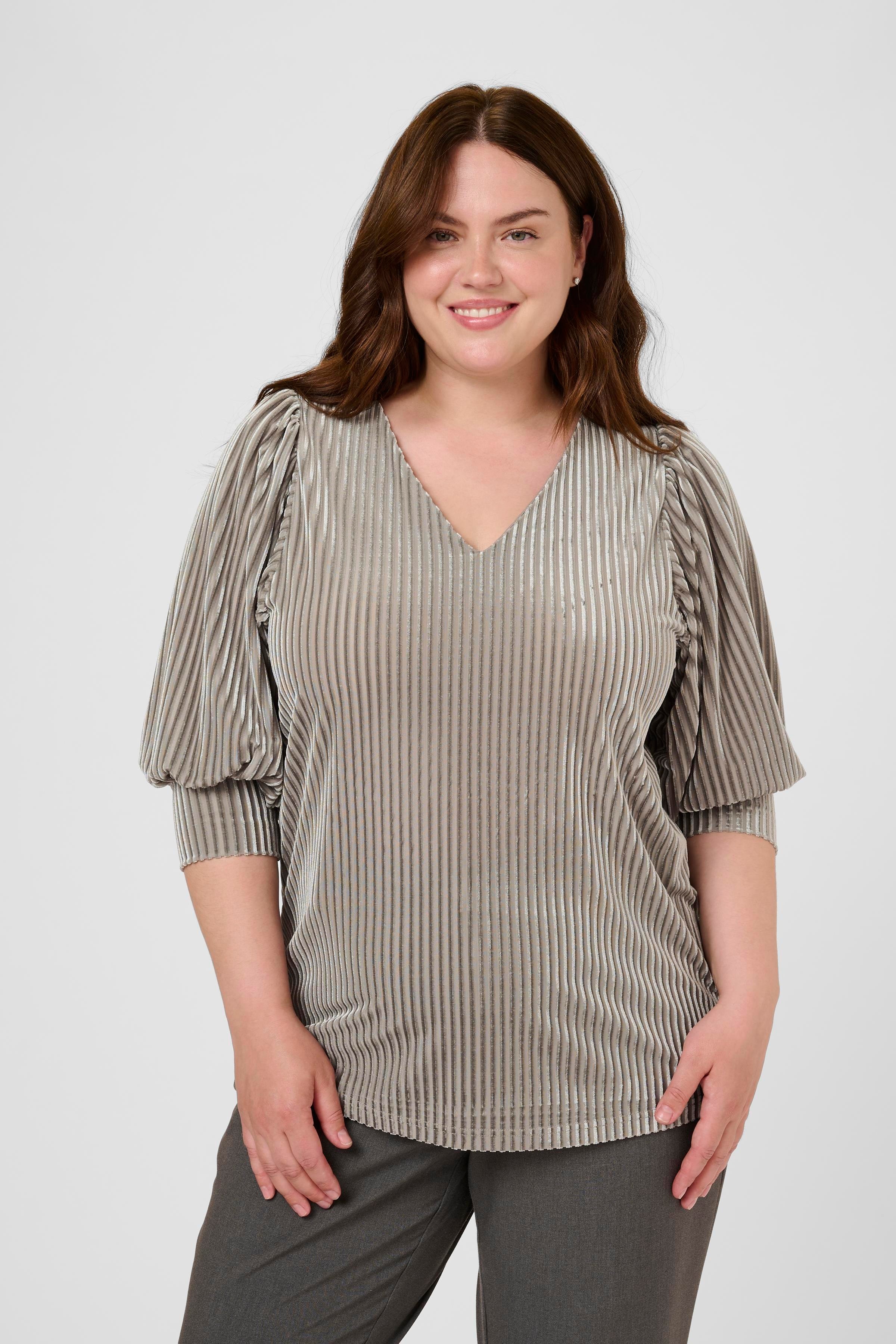 KCcacanna Velourbluse LOOKBOOK FRONT 10581210-170000