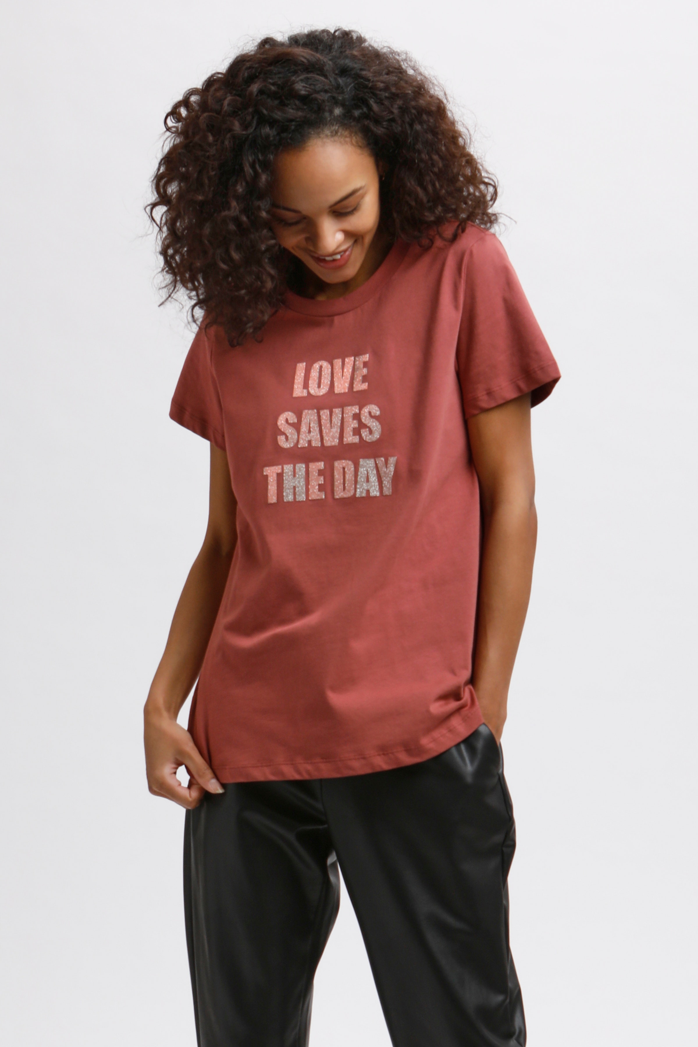 KAmira T-shirt LOOKBOOK FRONT 10505807-181426