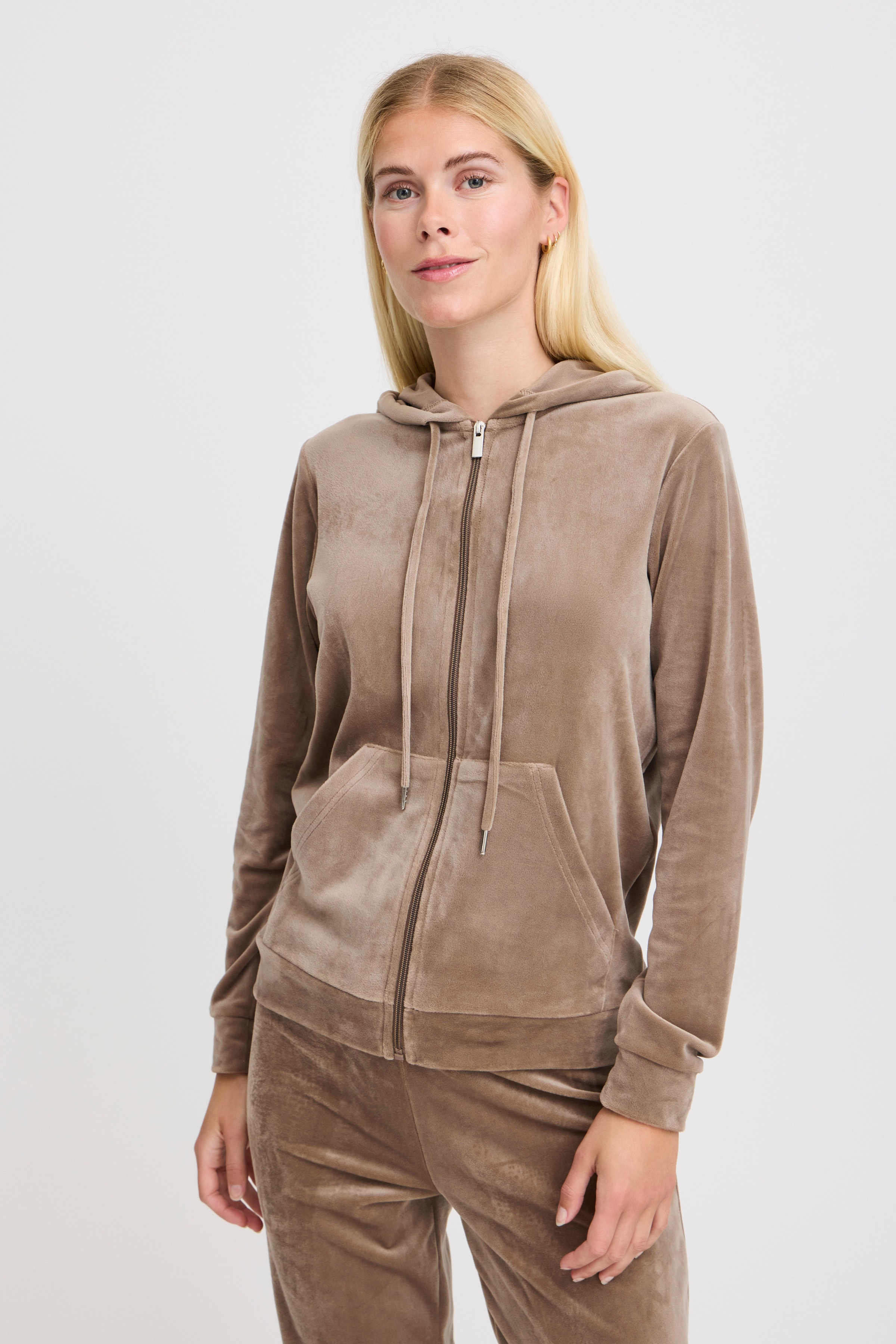 BYSTILLA Veloursett LOOKBOOK DETAIL 20816019-181112