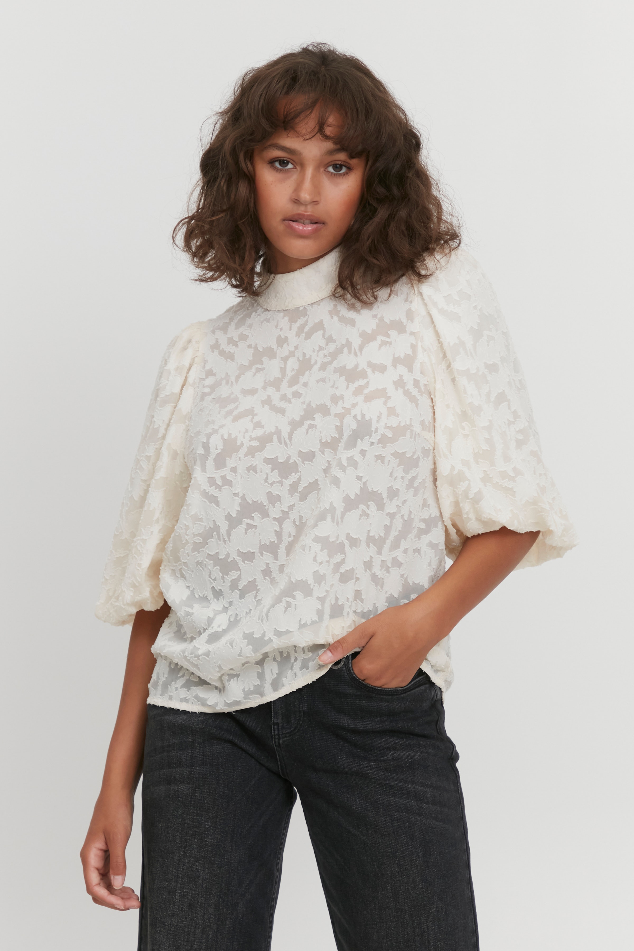 Blouse with short sleeve LOOKBOOK FRONT 50206618-110110