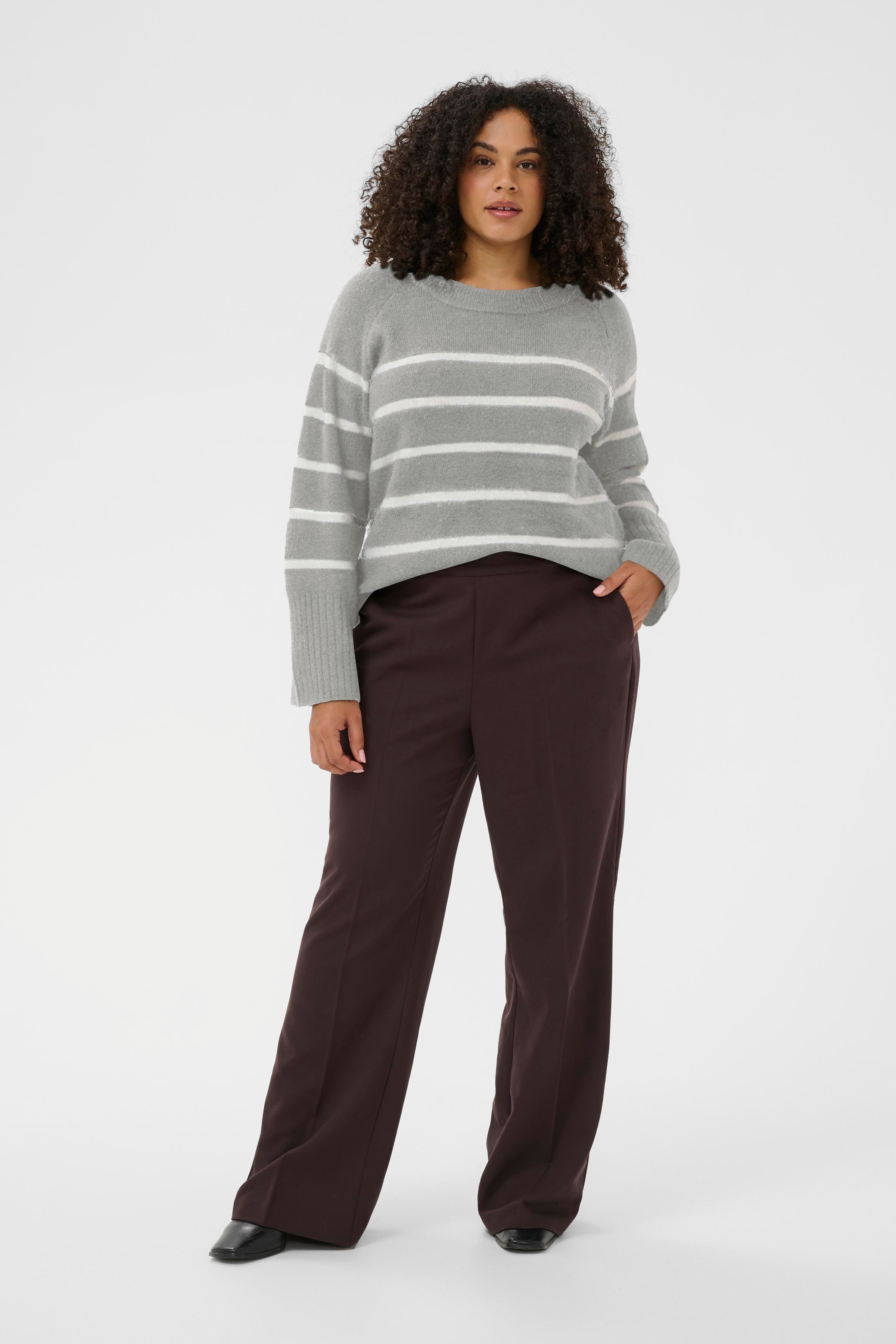 KCsakira Flared Byxor LOOKBOOK FRONT 10582588-191111
