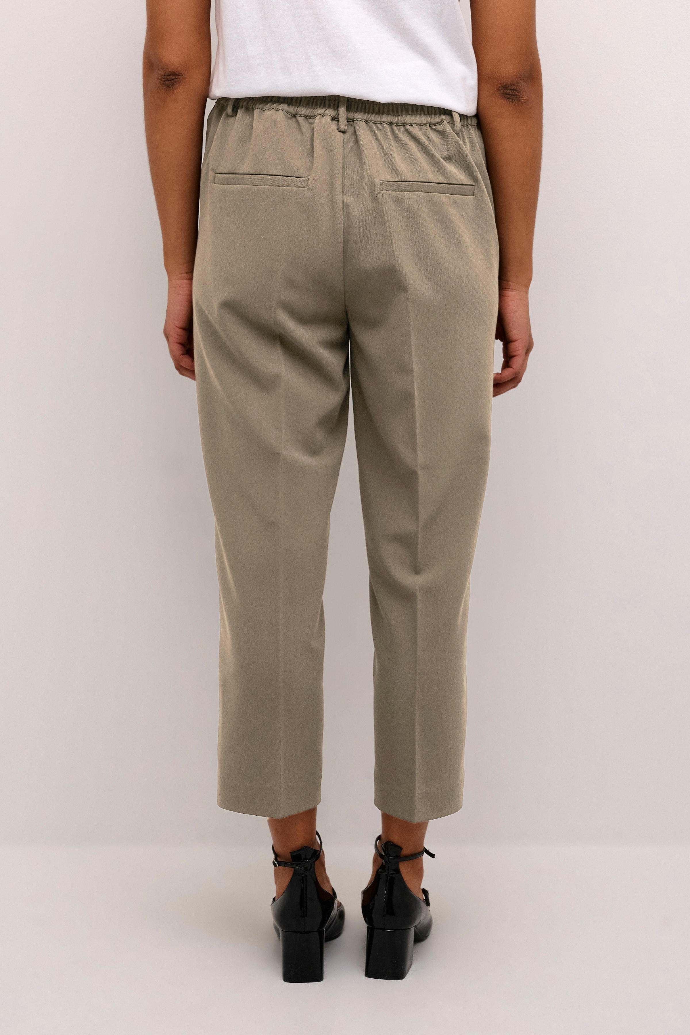 KAsakura Cropped Pants LOOKBOOK BACK 10506127-190810