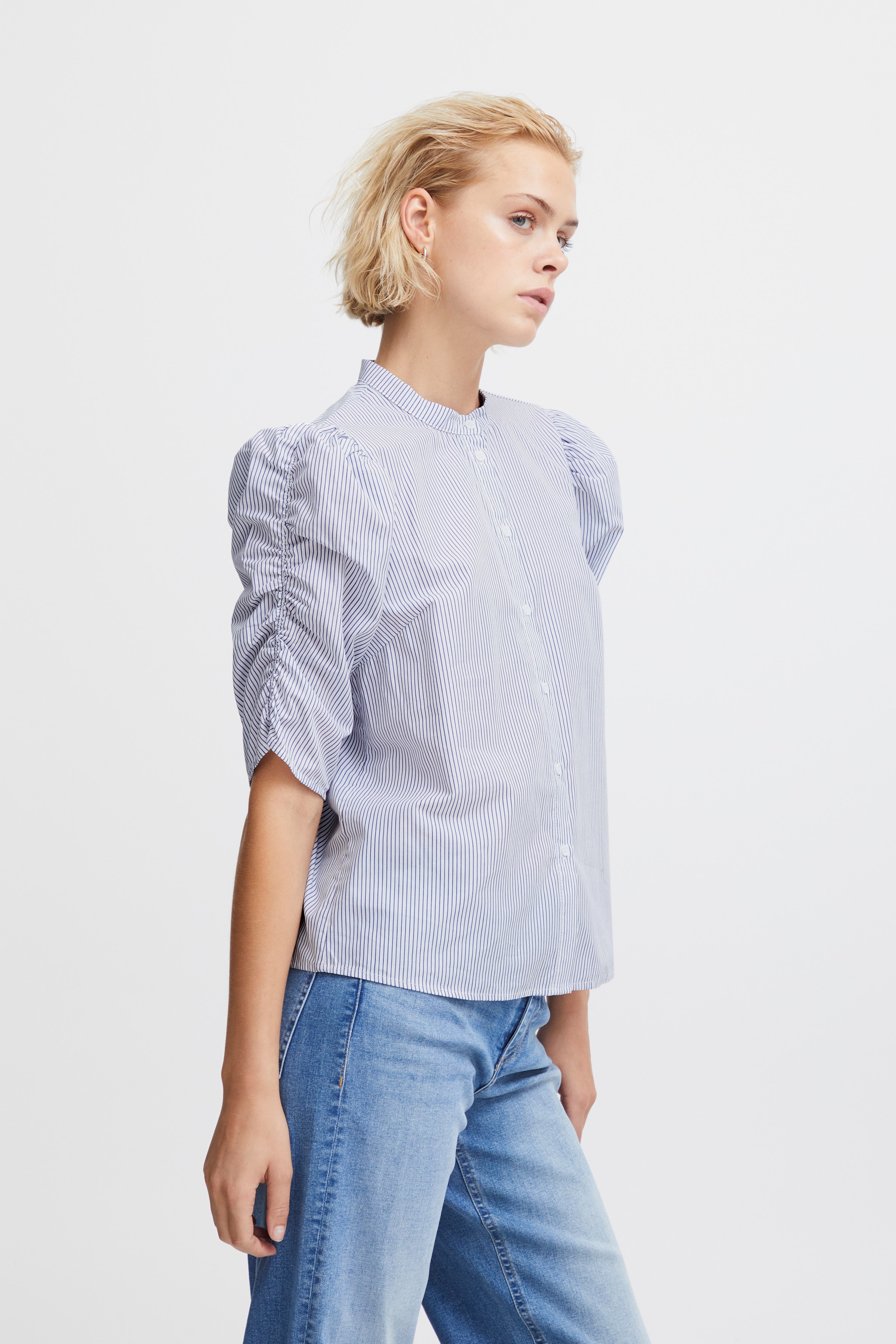 Kortermet bluse LOOKBOOK FRONT 20121475-203301