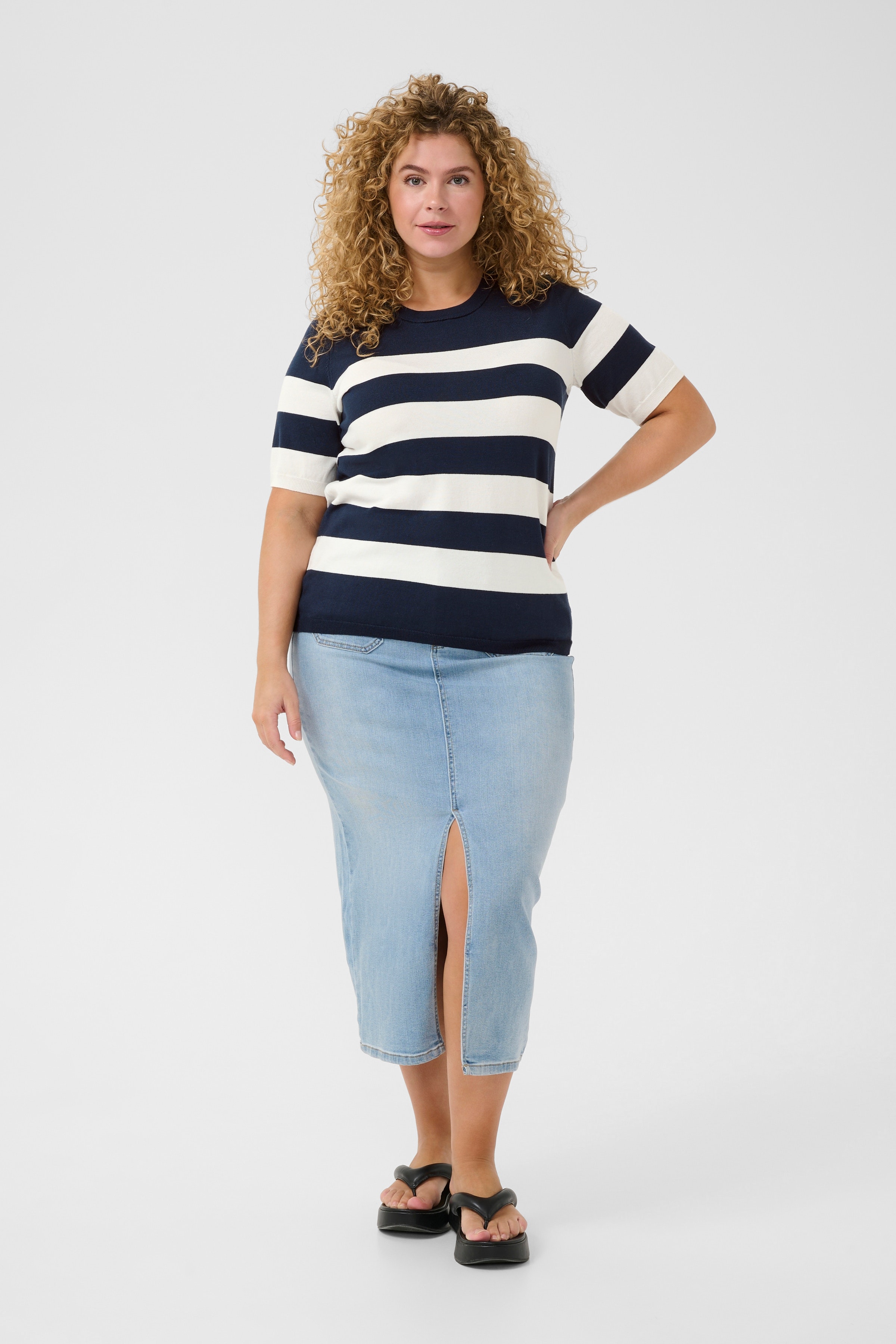 KClizzy Pullover LOOKBOOK FRONT 10582914-107457