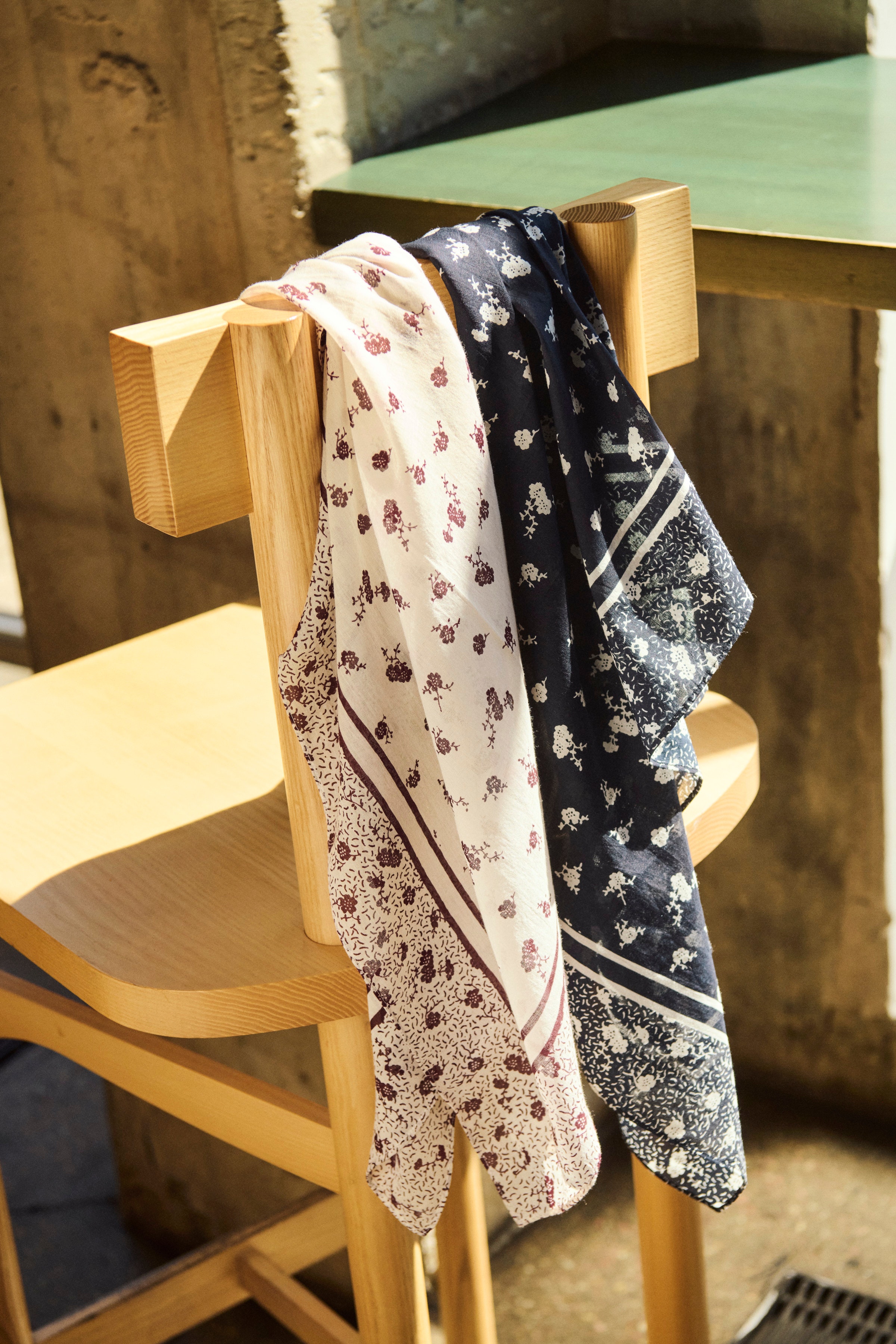 PhiPW Sjaal LOCATION NONE 30309304-304546