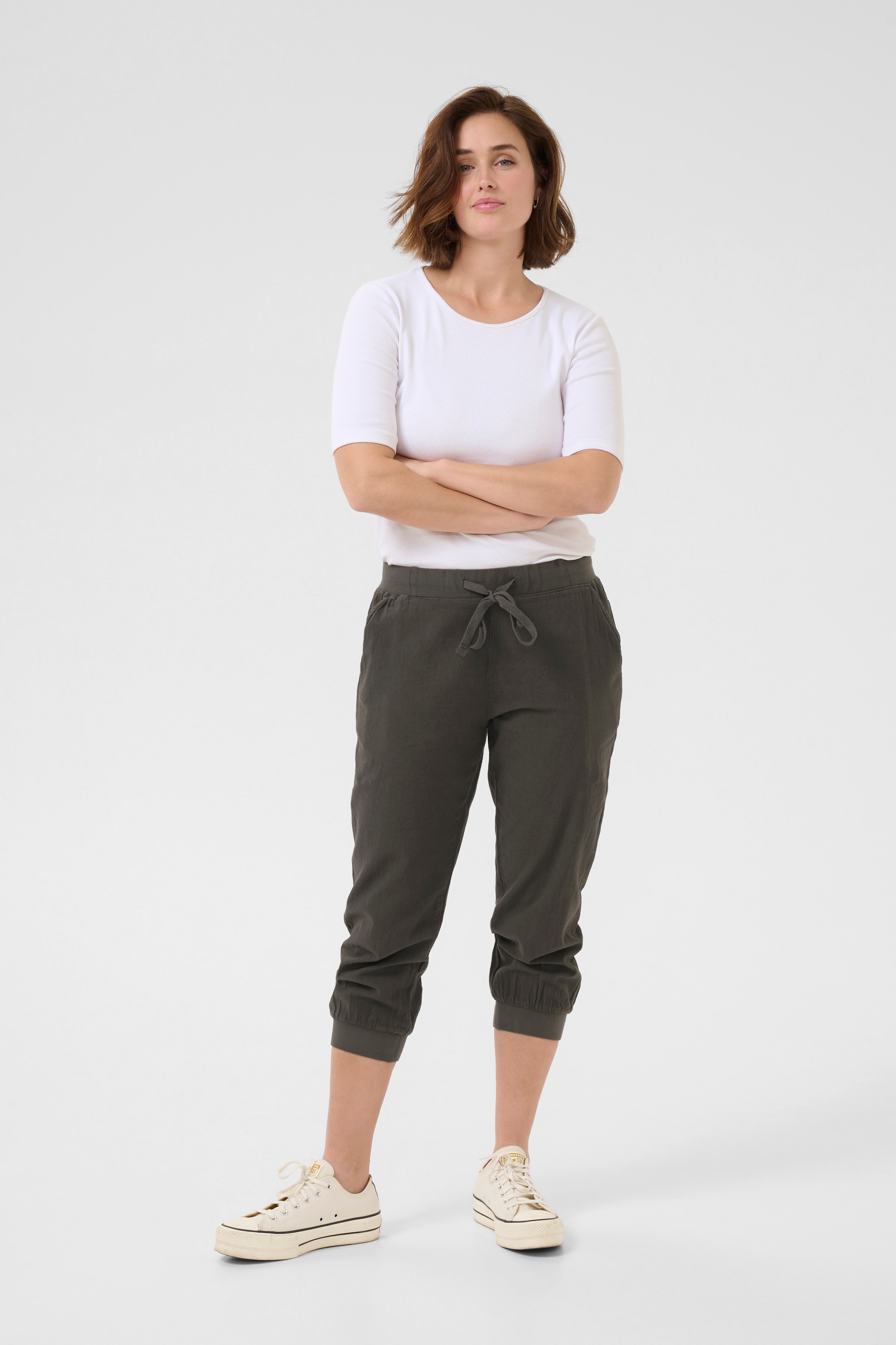 Naya Capri pants LOOKBOOK FRONT 10502803-190205