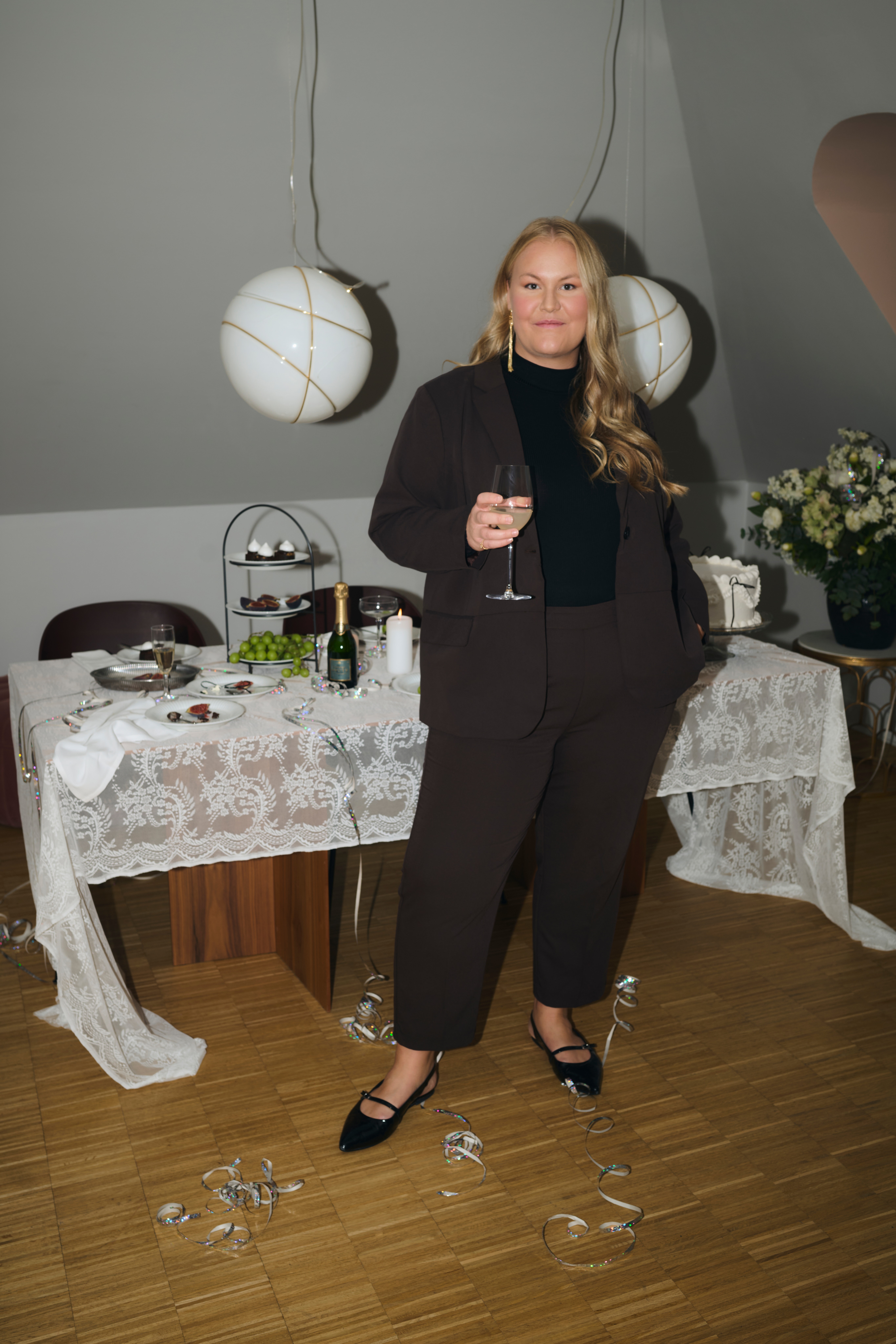 KCsakira Blazer LOCATION NONE 10580933-191111