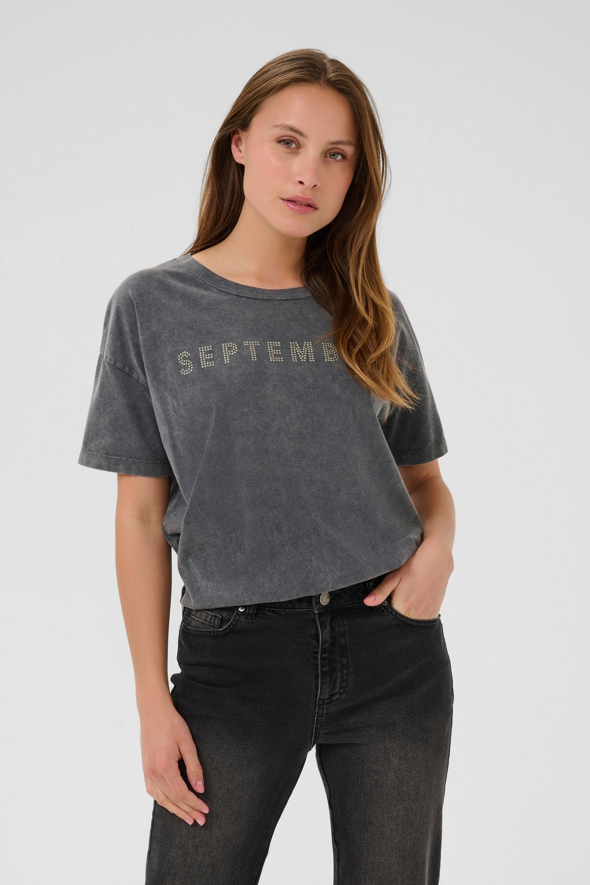 KAserine T-shirt LOOKBOOK FRONT 10510682-108323
