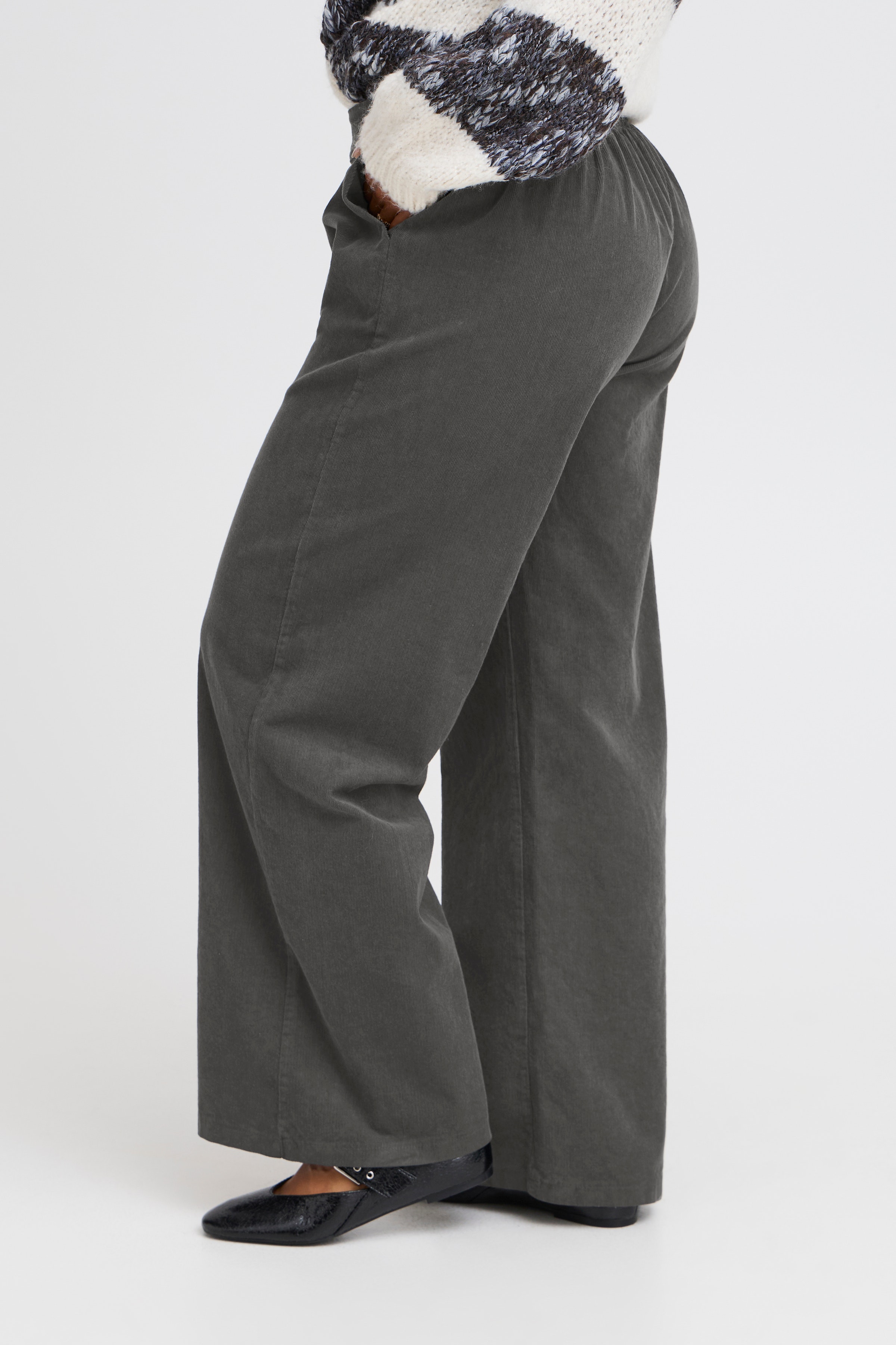 SBBALA Trousers LOOKBOOK FRONT 22100856-180601