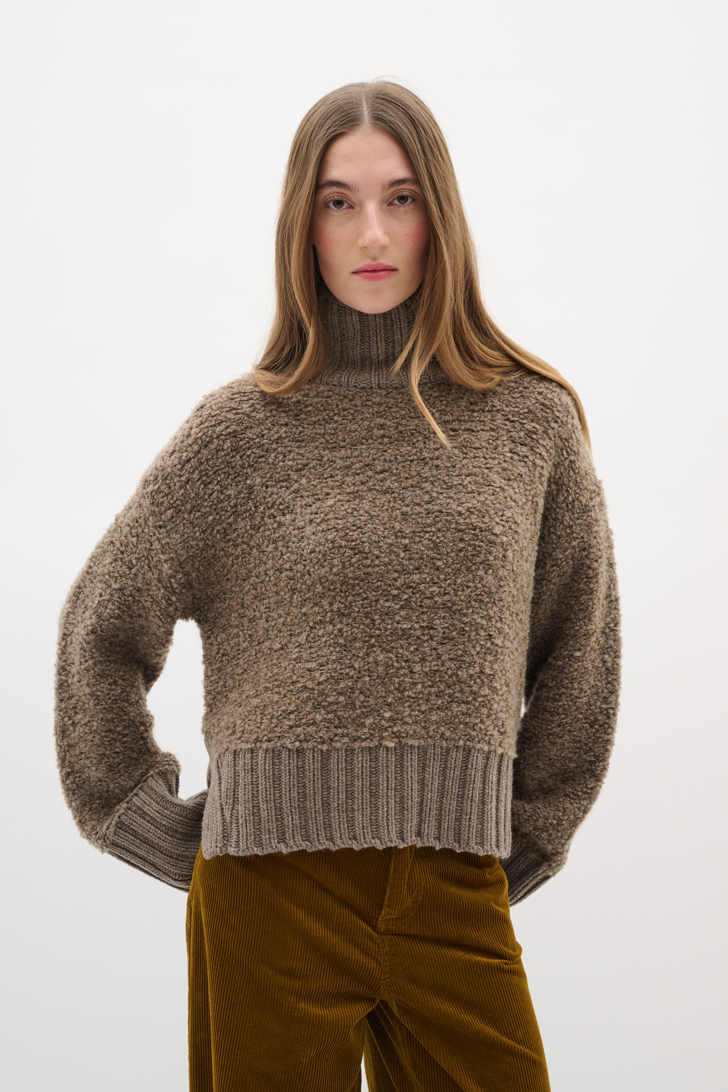 GuoIW Highneck Pullover LOOKBOOK FRONT 30110937-1813041